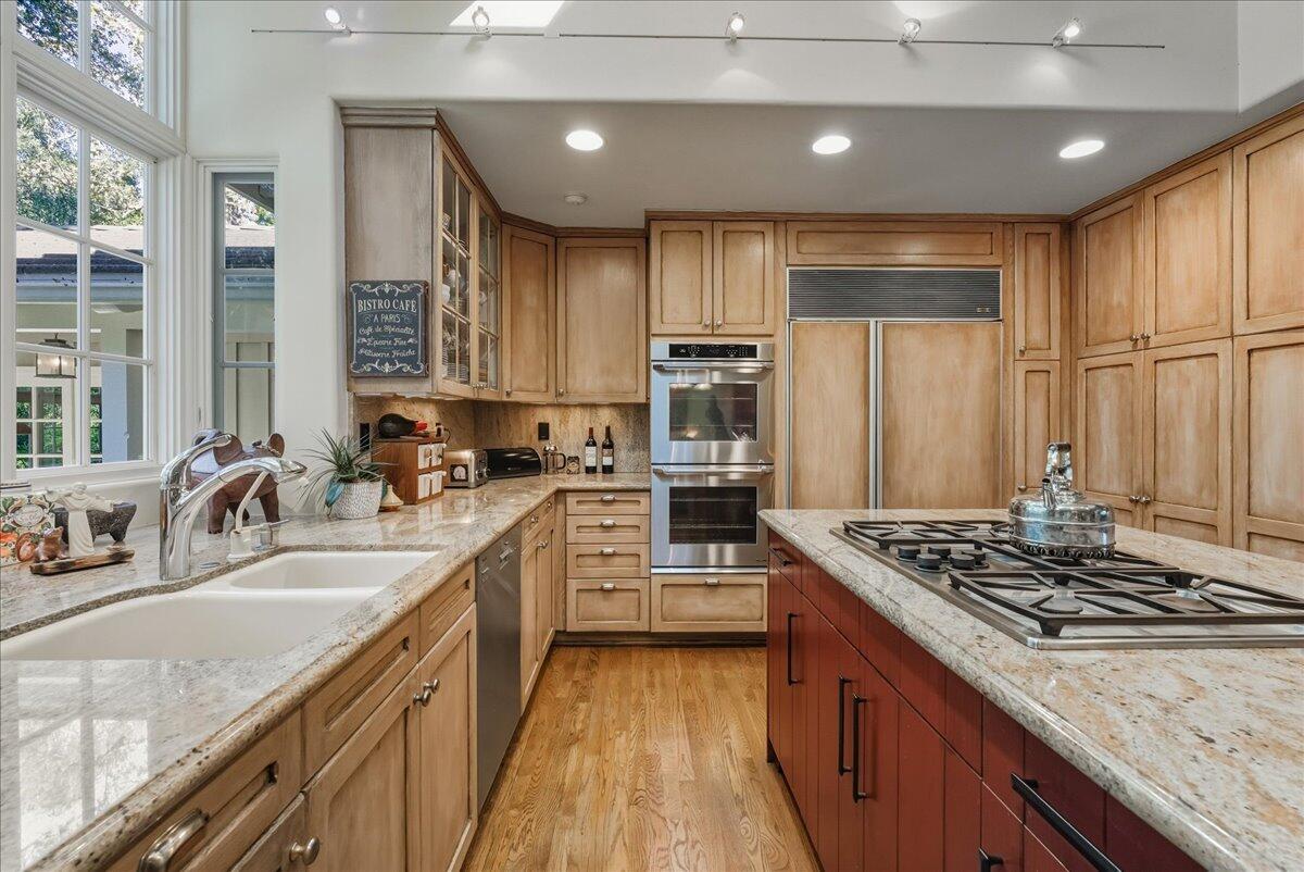 Montecito, California 93108, United States, 4 Bedrooms Bedrooms, ,4 BathroomsBathrooms,Residential,Active,241449