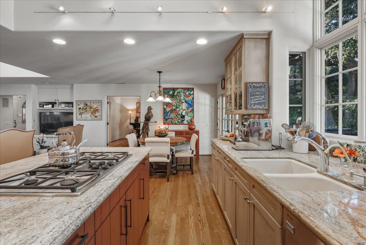 Montecito, California 93108, United States, 4 Bedrooms Bedrooms, ,4 BathroomsBathrooms,Residential,Active,241449