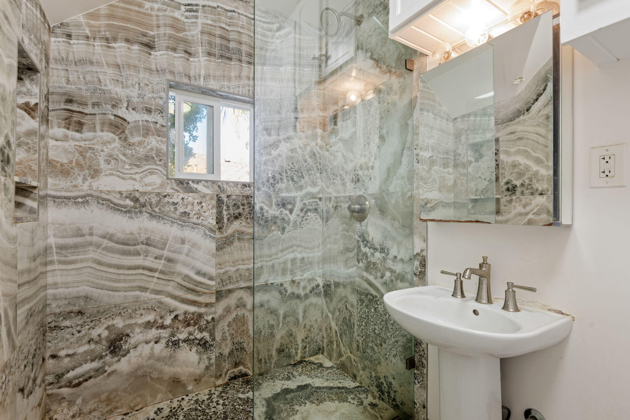 Santa Barbara, California 93105, United States, 2 Bedrooms Bedrooms, ,1 BathroomBathrooms,Residential,Active,224340