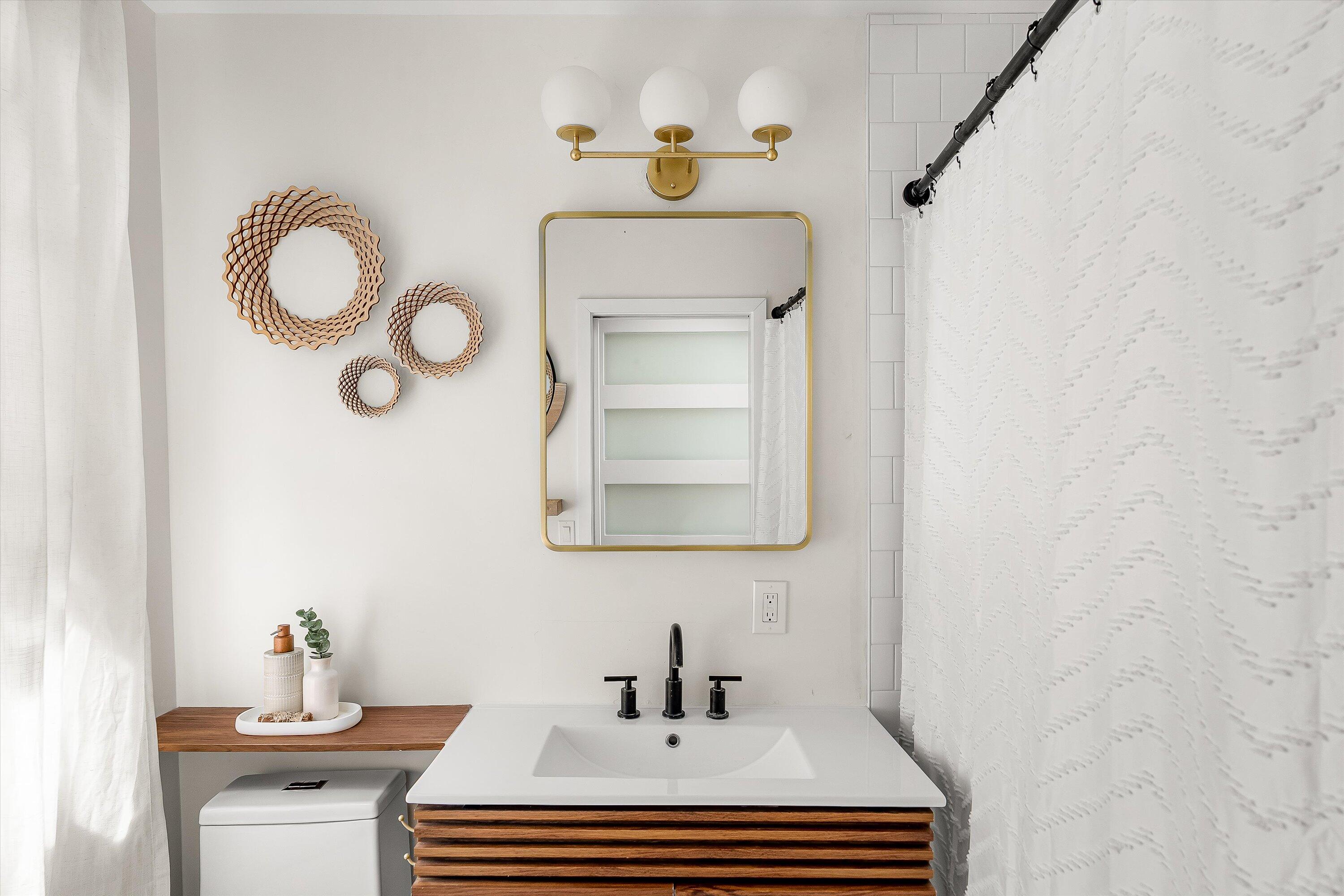 Santa Barbara, California 93109, United States, 3 Bedrooms Bedrooms, ,1 BathroomBathrooms,Residential,Active,230885