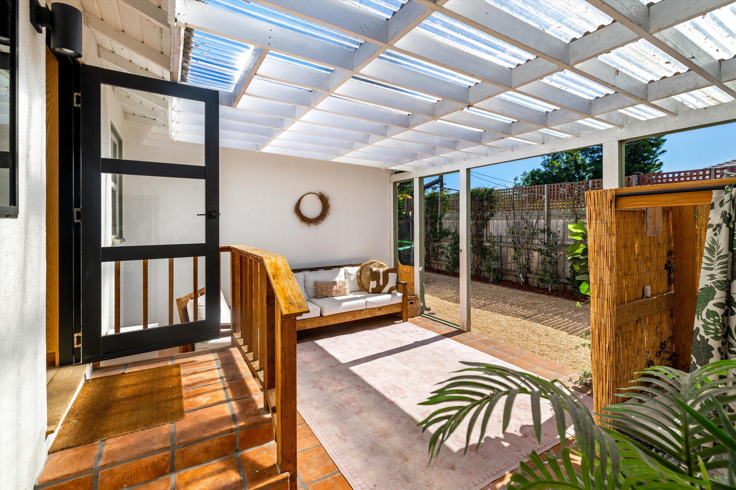 Santa Barbara, California 93109, United States, 3 Bedrooms Bedrooms, ,1 BathroomBathrooms,Residential,Active,230885