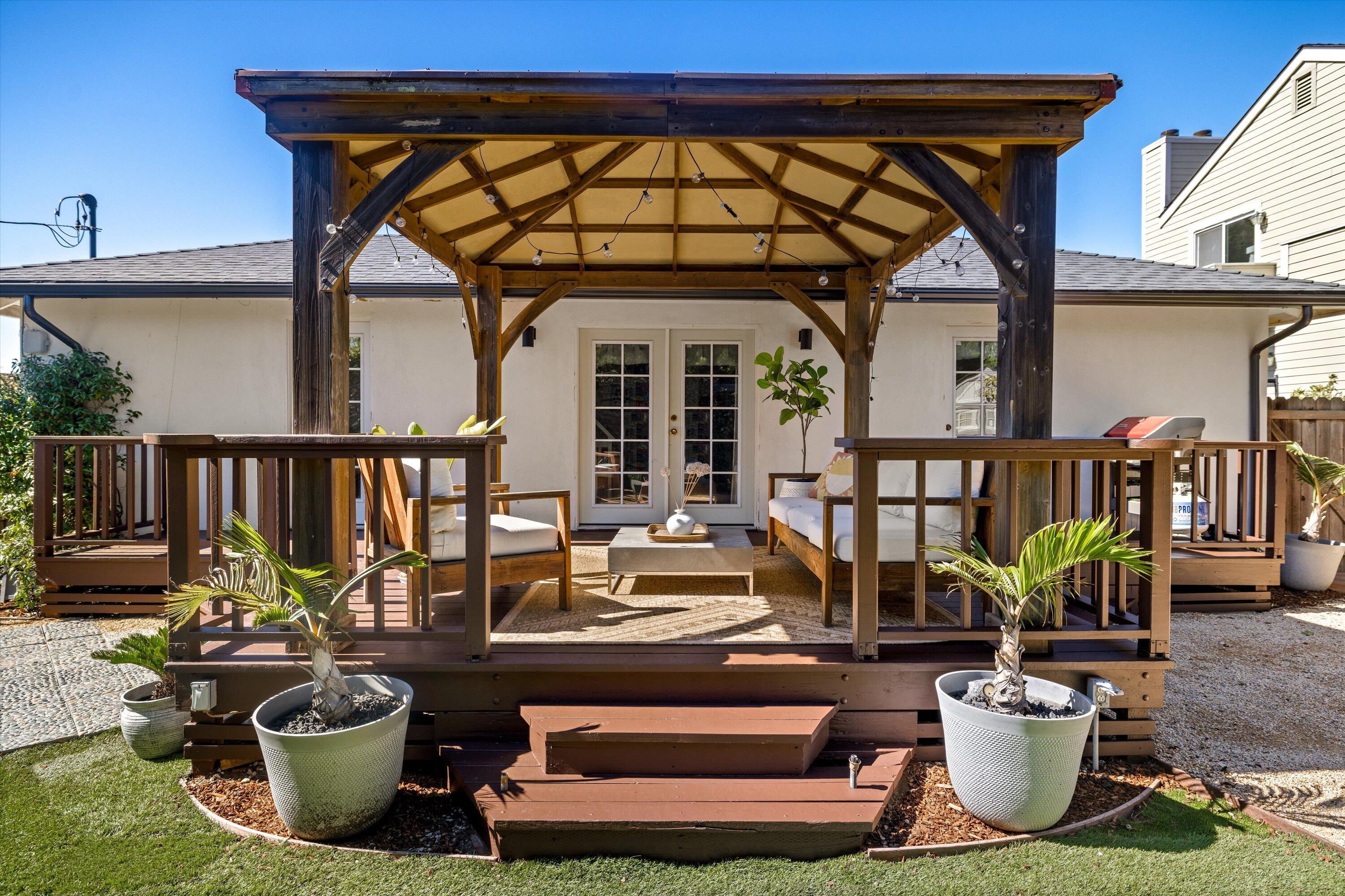 Santa Barbara, California 93109, United States, 3 Bedrooms Bedrooms, ,1 BathroomBathrooms,Residential,Active,230885