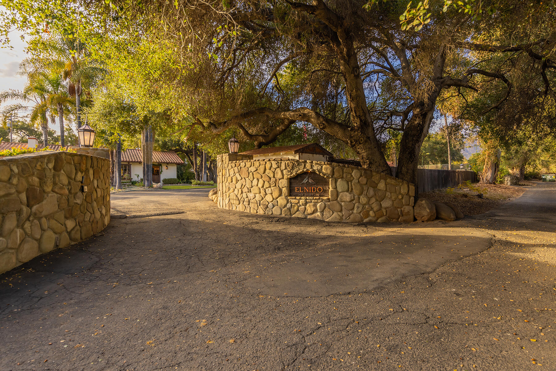 Ojai, California 93023, United States, 4 Bedrooms Bedrooms, ,5 BathroomsBathrooms,Residential,Active,192754