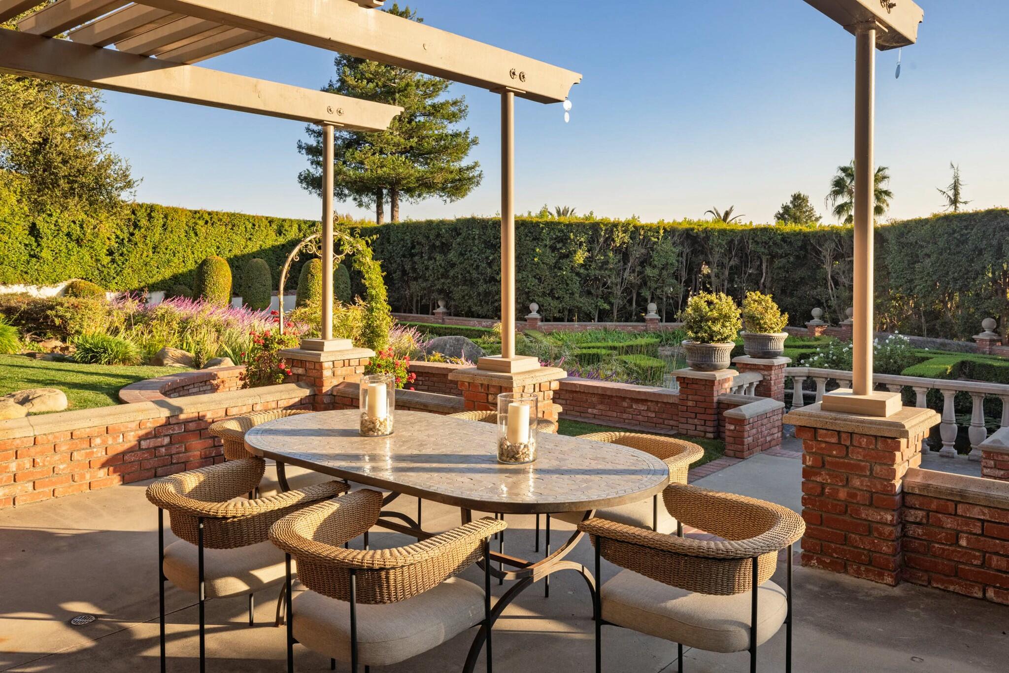 Montecito, California 93108, United States, 4 Bedrooms Bedrooms, ,6 BathroomsBathrooms,Residential,Active,92717