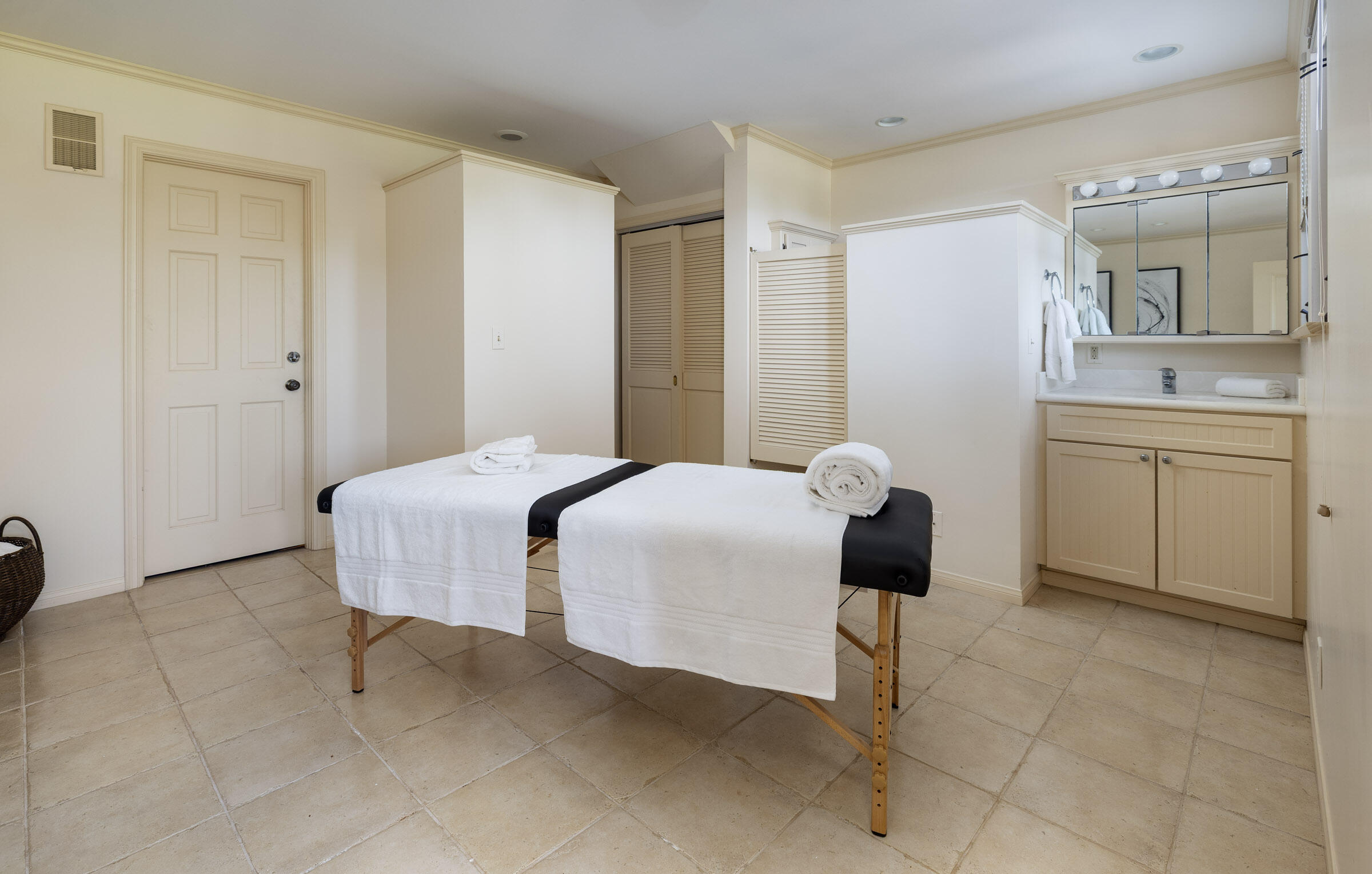 Montecito, California 93108, United States, 4 Bedrooms Bedrooms, ,6 BathroomsBathrooms,Residential,Active,92717