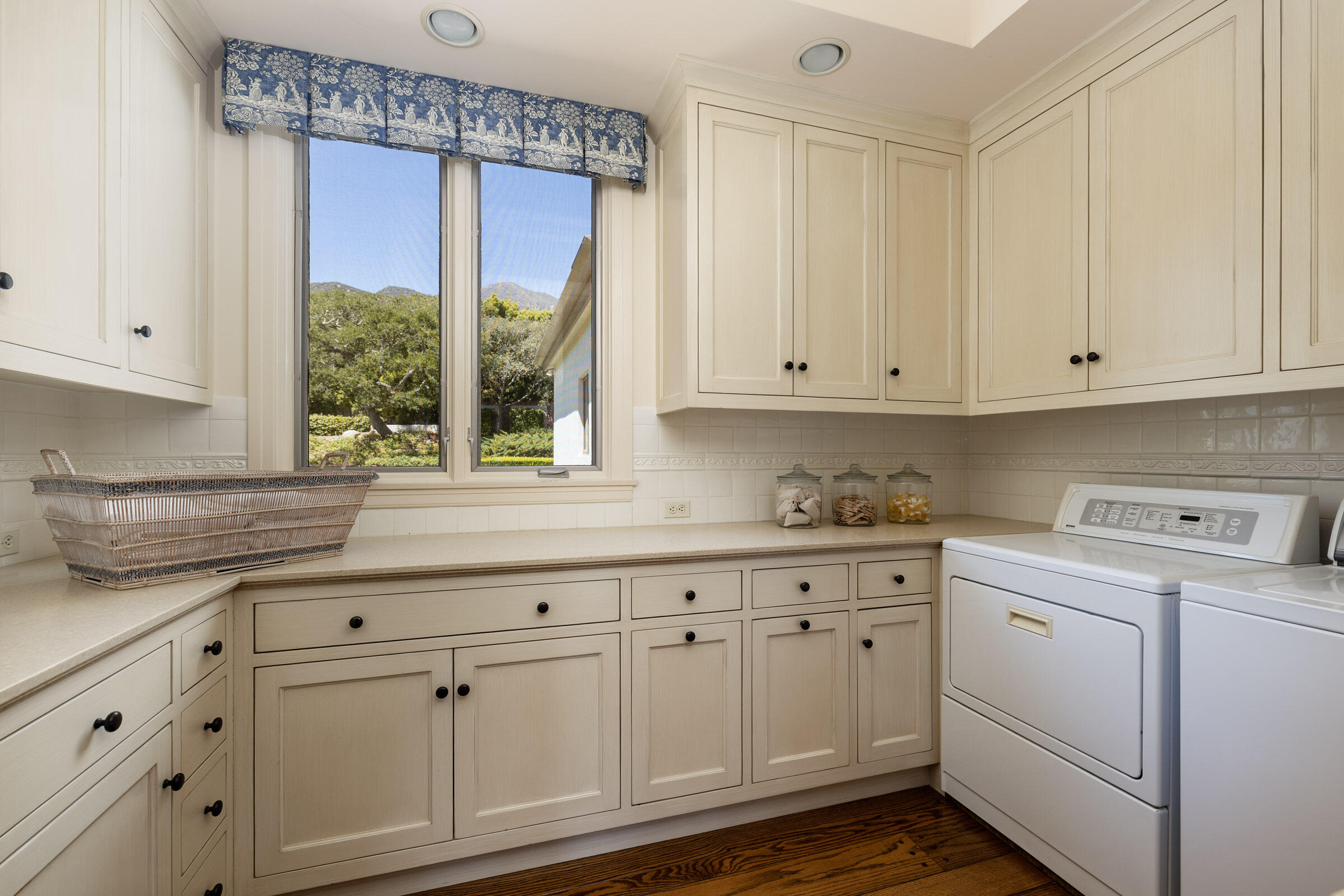 Montecito, California 93108, United States, 4 Bedrooms Bedrooms, ,6 BathroomsBathrooms,Residential,Active,92717