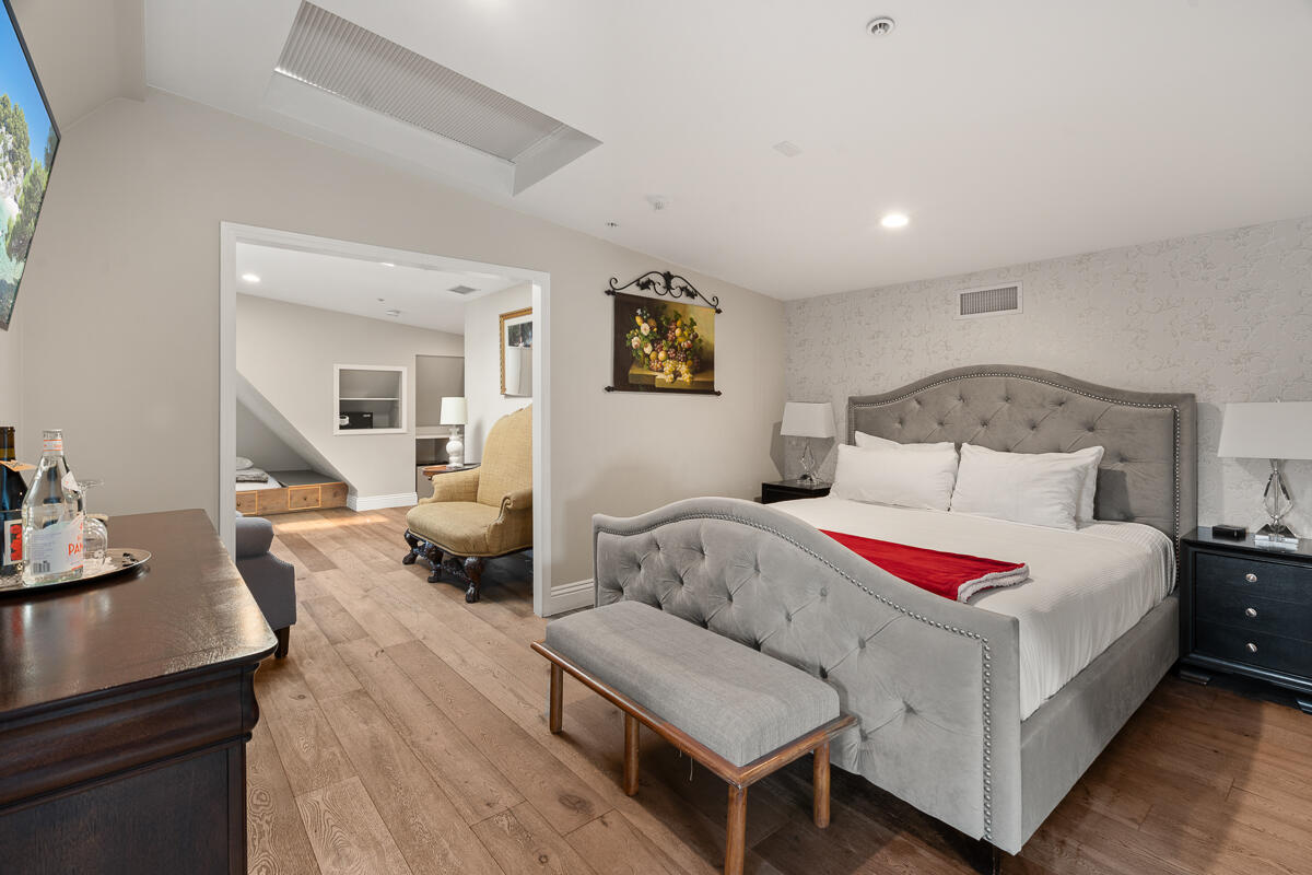 Solvang, California 93463, United States, ,Commercial,Active,92699