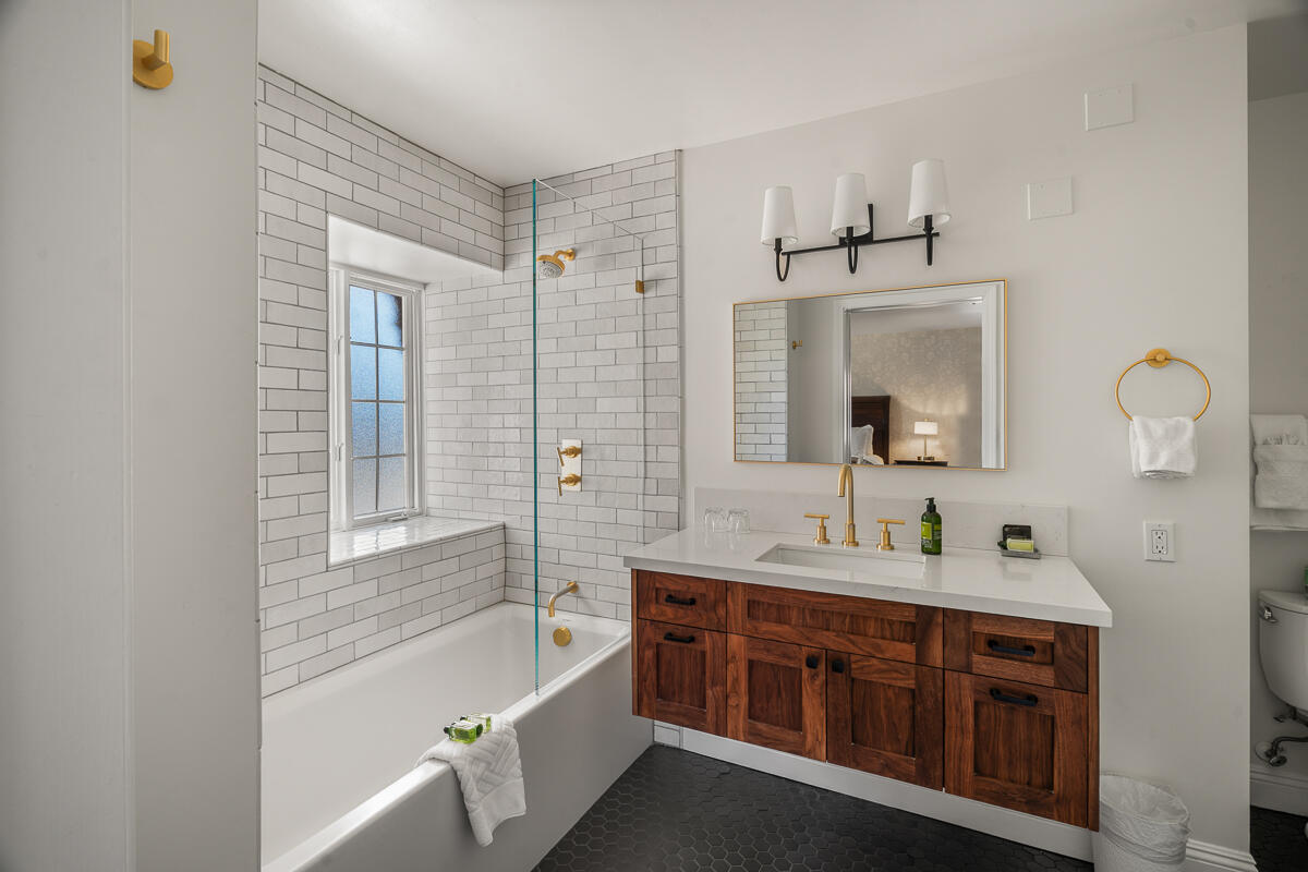 Solvang, California 93463, United States, ,Commercial,Active,92699