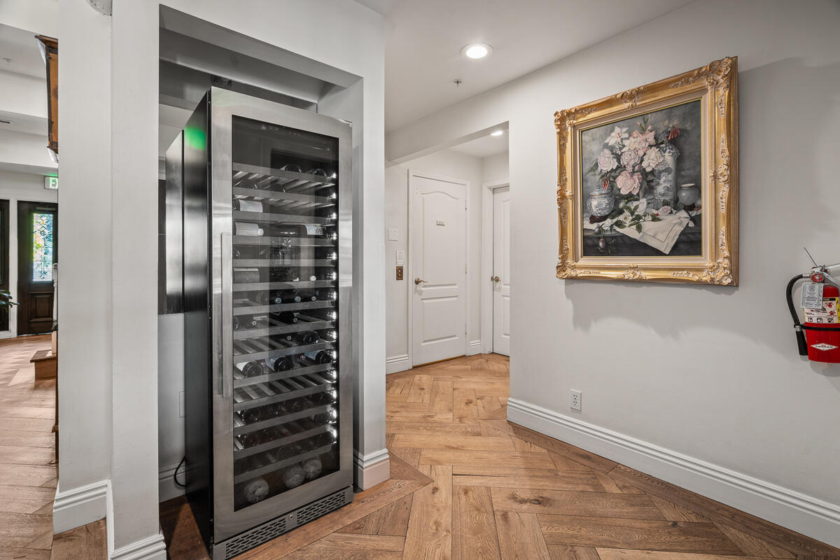 Solvang, California 93463, United States, ,Commercial,Active,92699