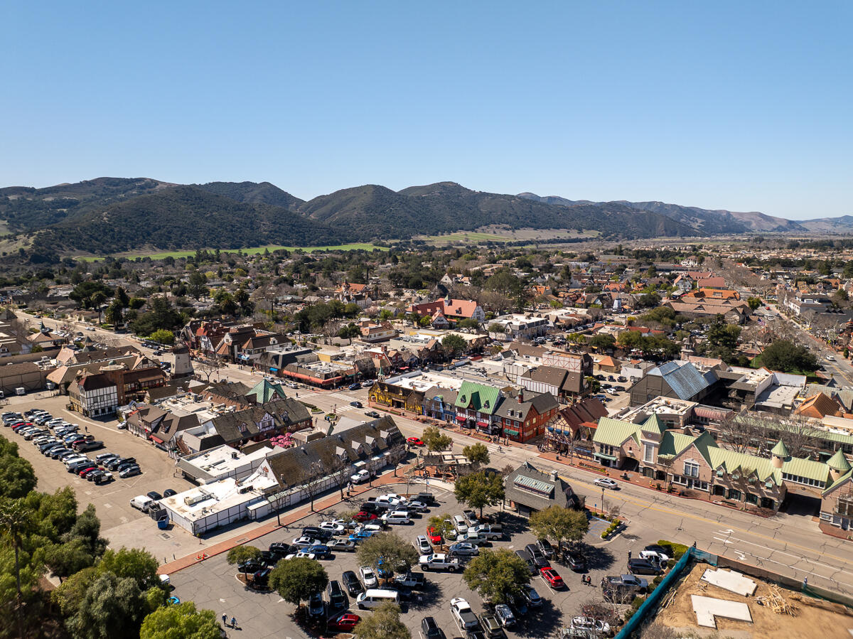 Solvang, California 93463, United States, ,Commercial,Active,92699