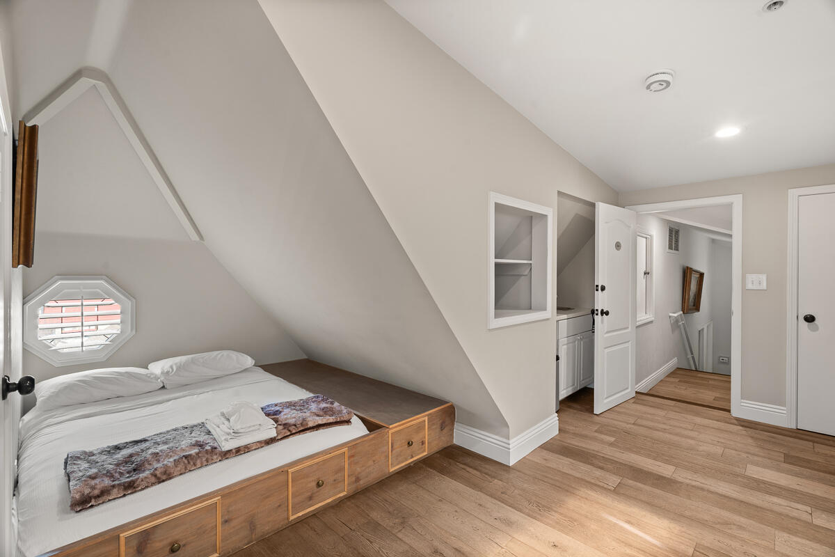 Solvang, California 93463, United States, ,Commercial,Active,92699