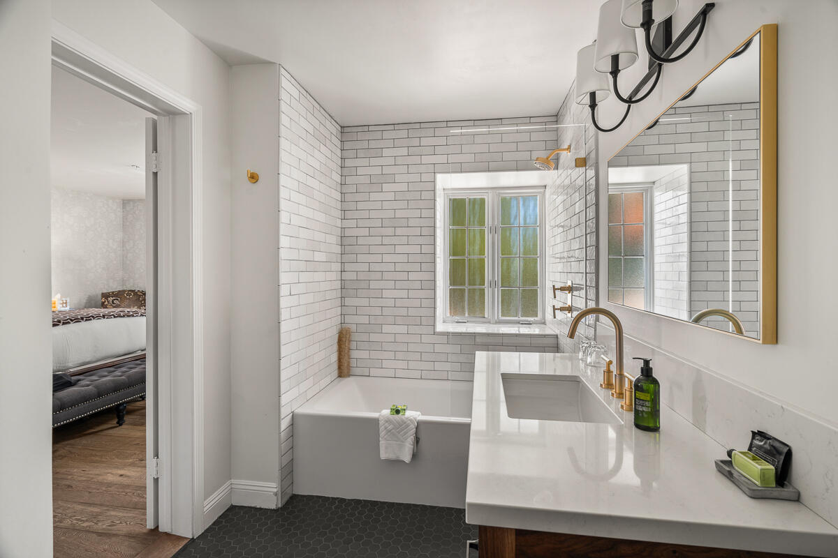 Solvang, California 93463, United States, ,Commercial,Active,92699