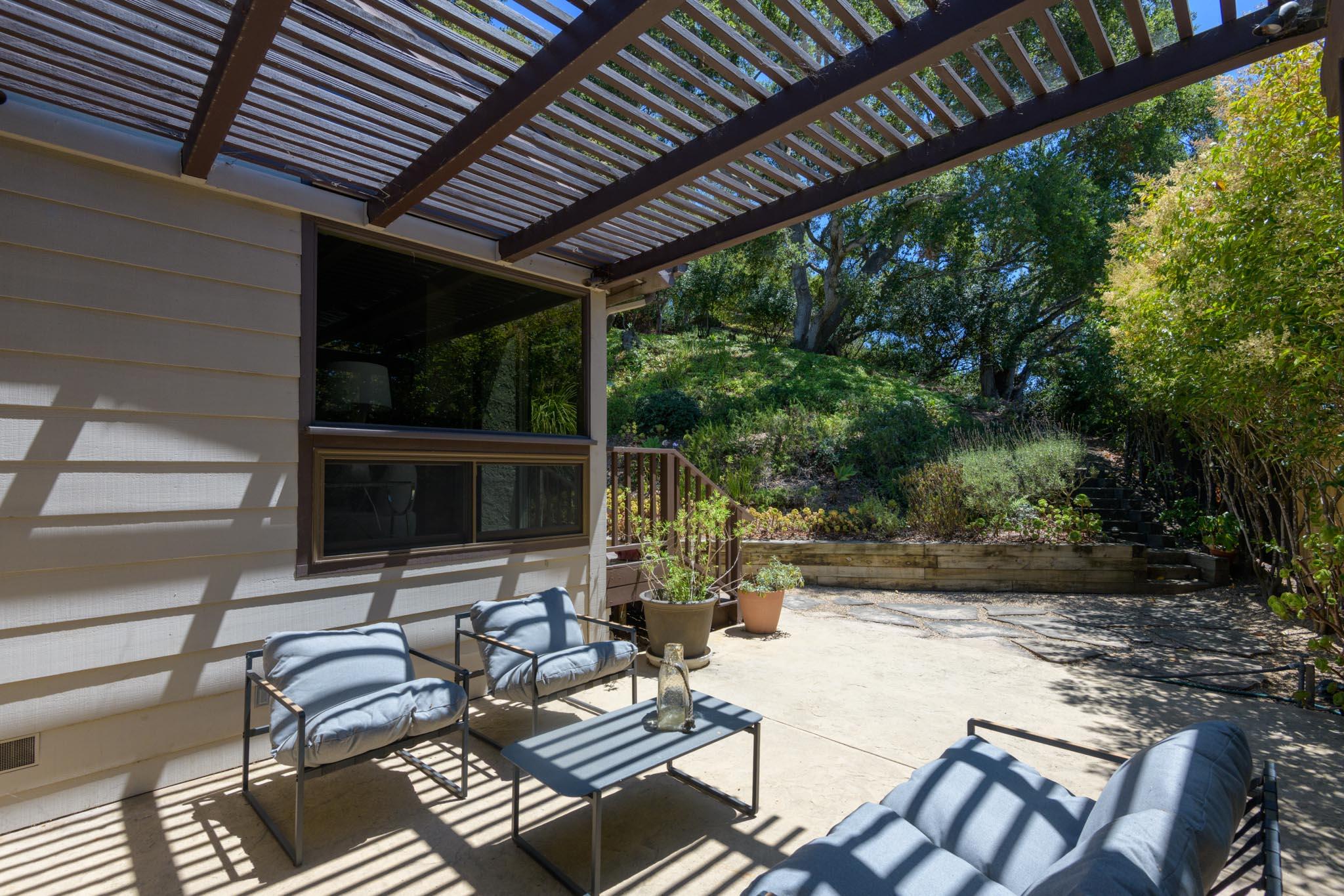 Santa Barbara, California 93105, United States, 3 Bedrooms Bedrooms, ,2 BathroomsBathrooms,Residential,Active,180206