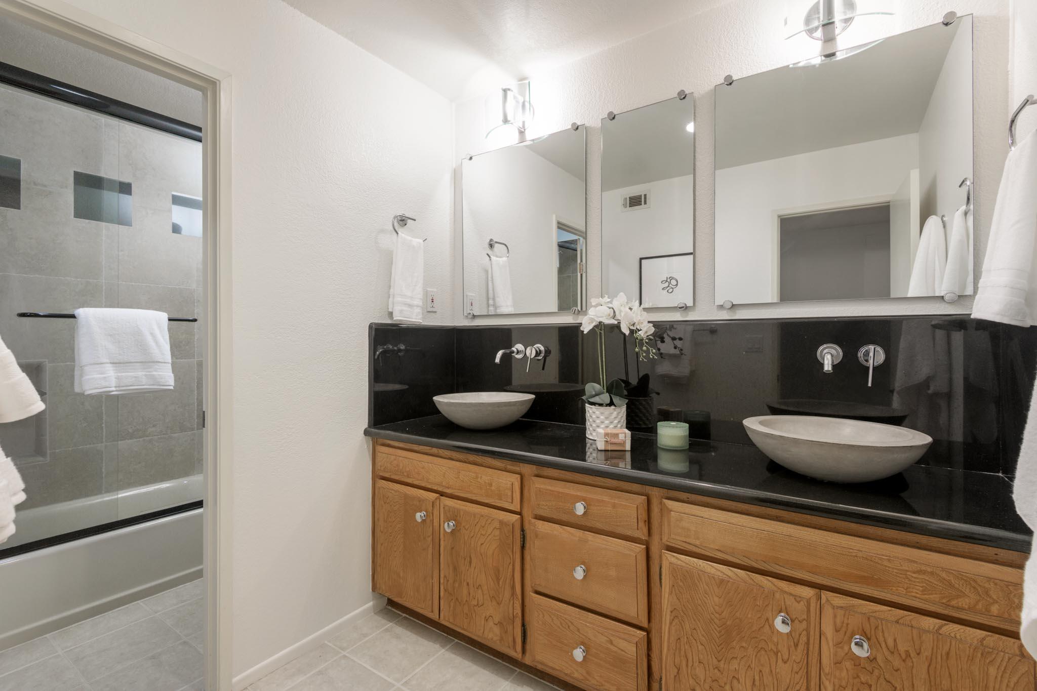 Santa Barbara, California 93105, United States, 3 Bedrooms Bedrooms, ,2 BathroomsBathrooms,Residential,Active,180206