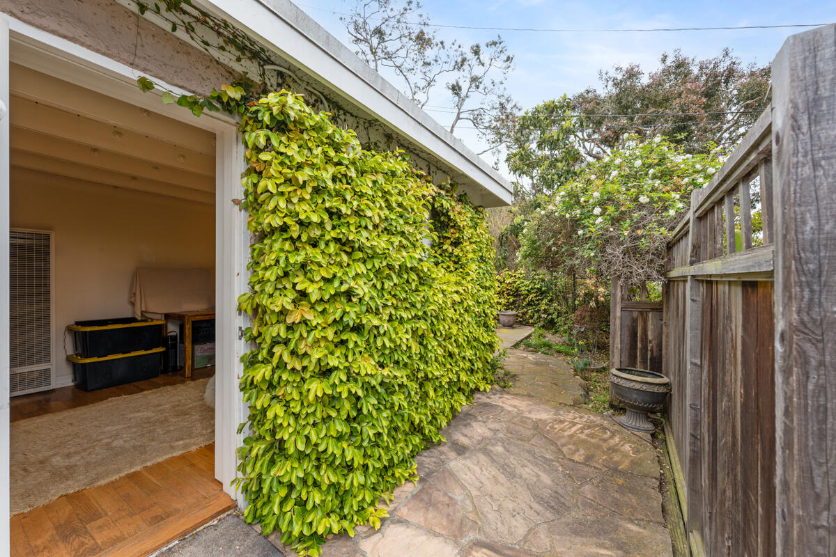 Summerland, California 93067, United States, 5 Bedrooms Bedrooms, ,2 BathroomsBathrooms,Residential,Active,177096