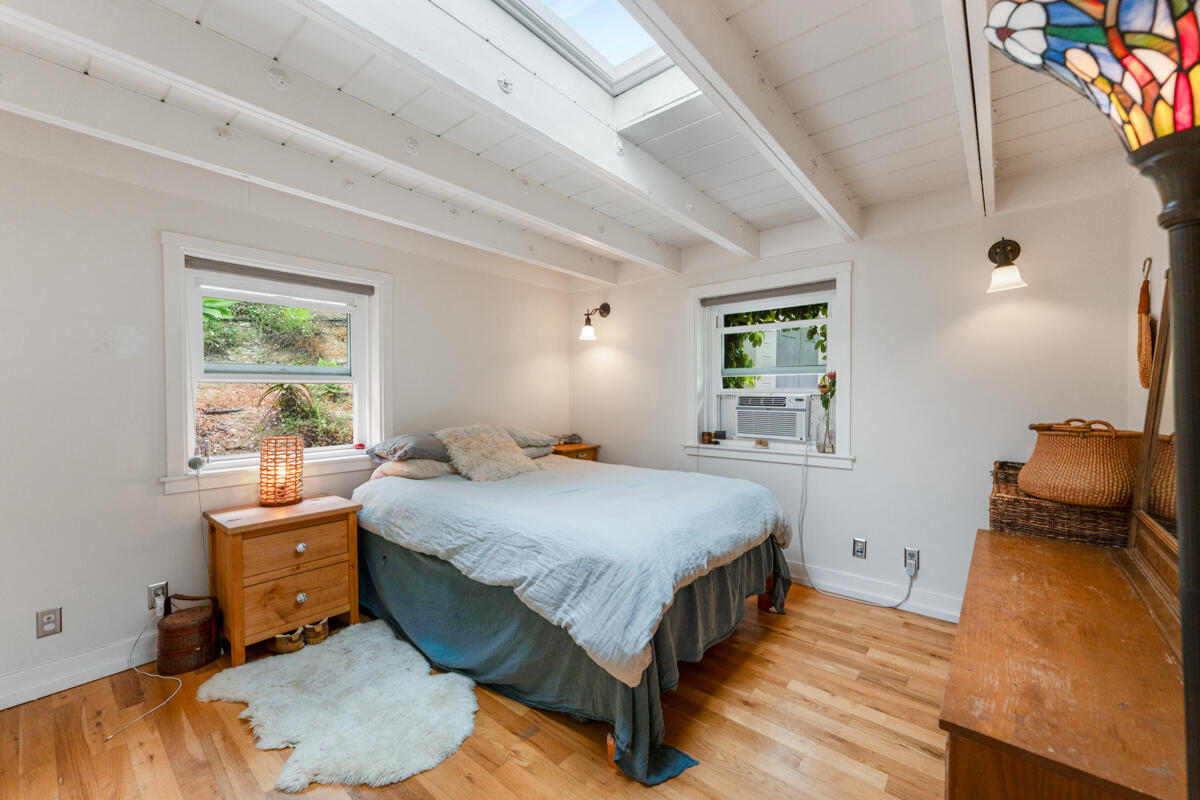 Summerland, California 93067, United States, 5 Bedrooms Bedrooms, ,2 BathroomsBathrooms,Residential,Active,177096