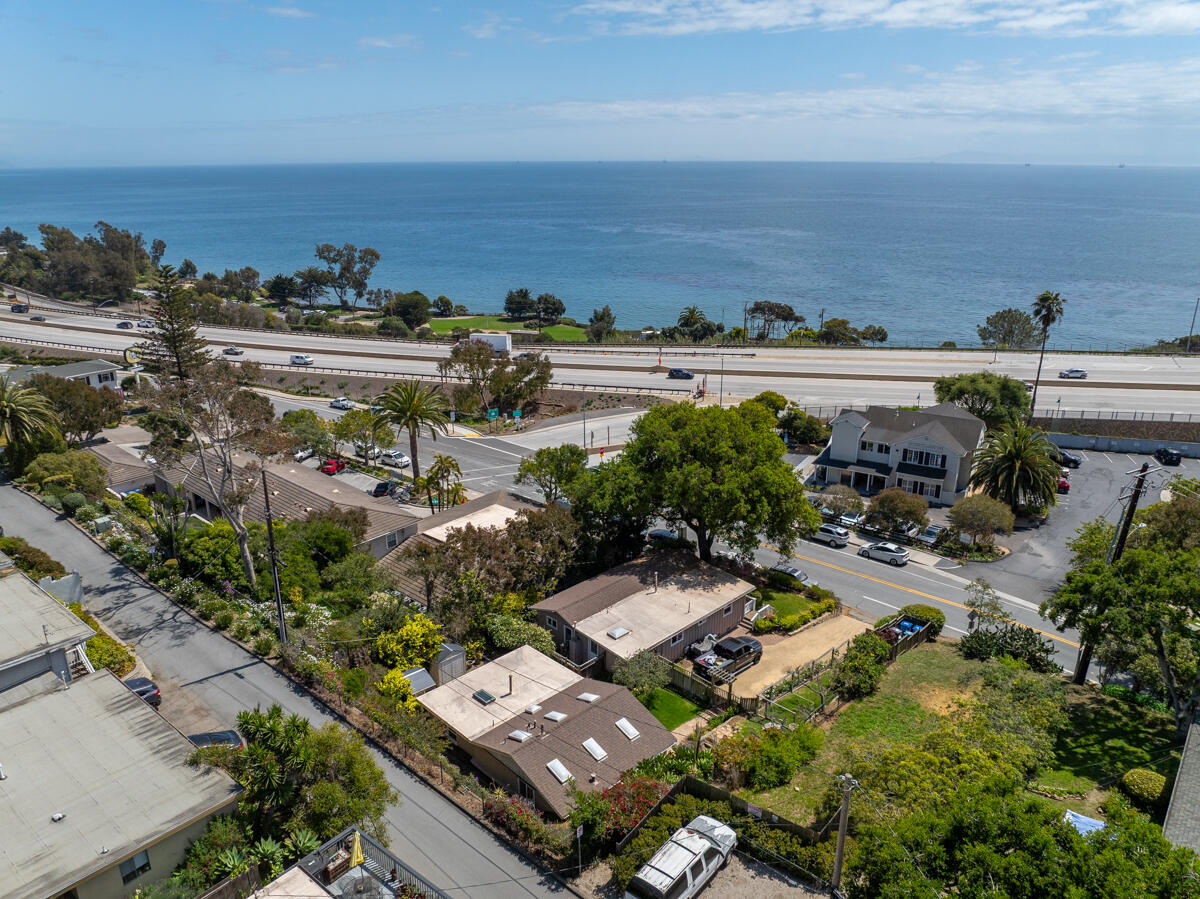 Summerland, California 93067, United States, 5 Bedrooms Bedrooms, ,2 BathroomsBathrooms,Residential,Active,177096