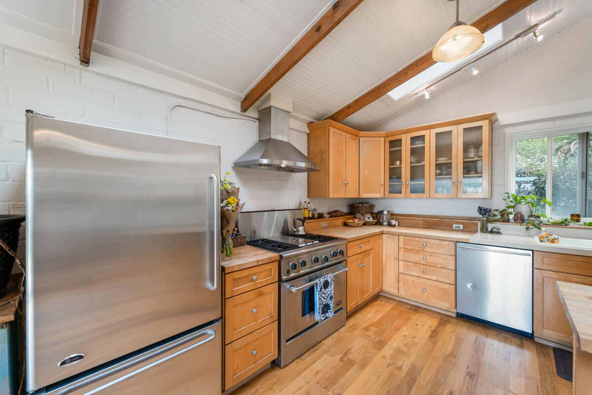 Summerland, California 93067, United States, 5 Bedrooms Bedrooms, ,2 BathroomsBathrooms,Residential,Active,177096