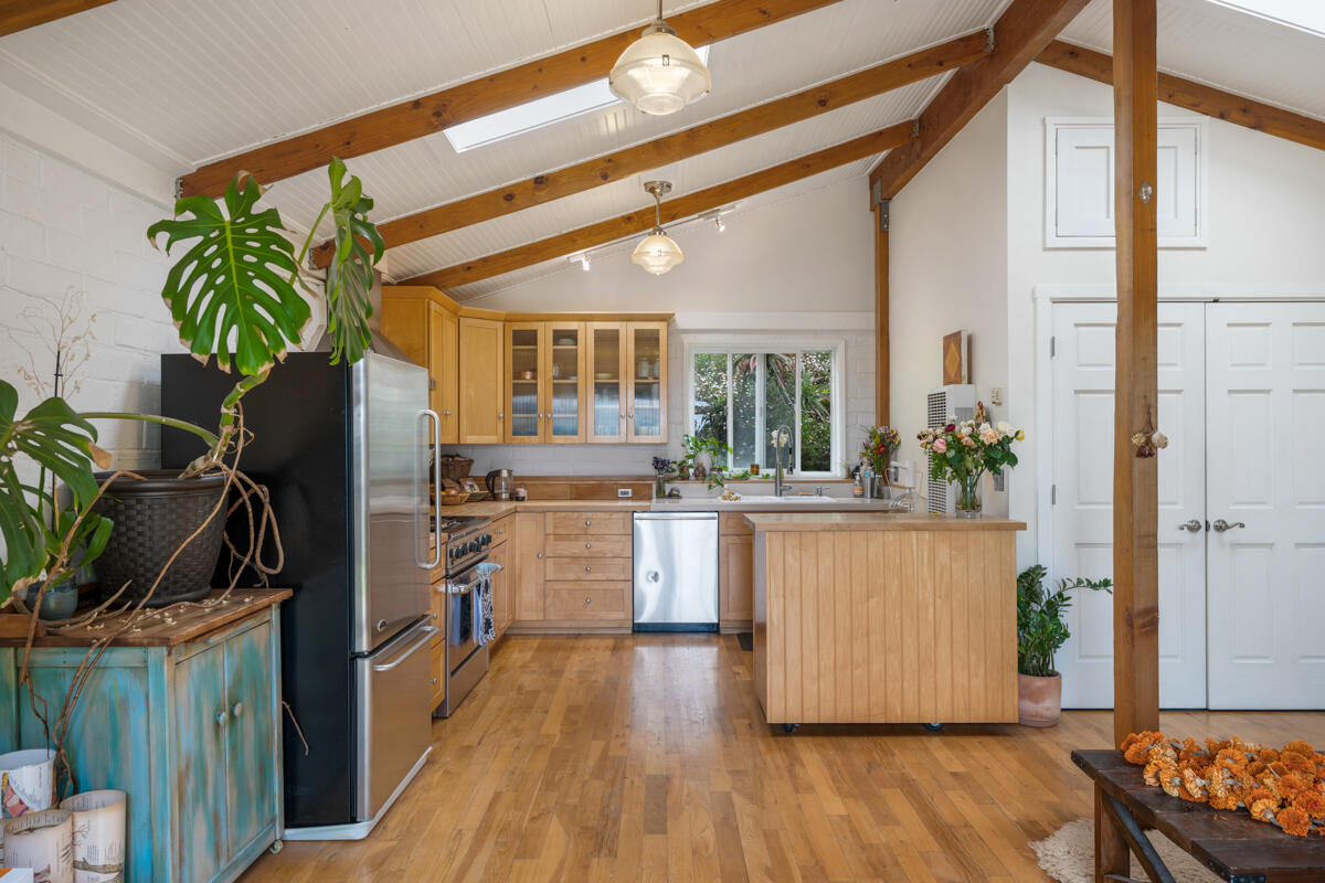 Summerland, California 93067, United States, 5 Bedrooms Bedrooms, ,2 BathroomsBathrooms,Residential,Active,177096