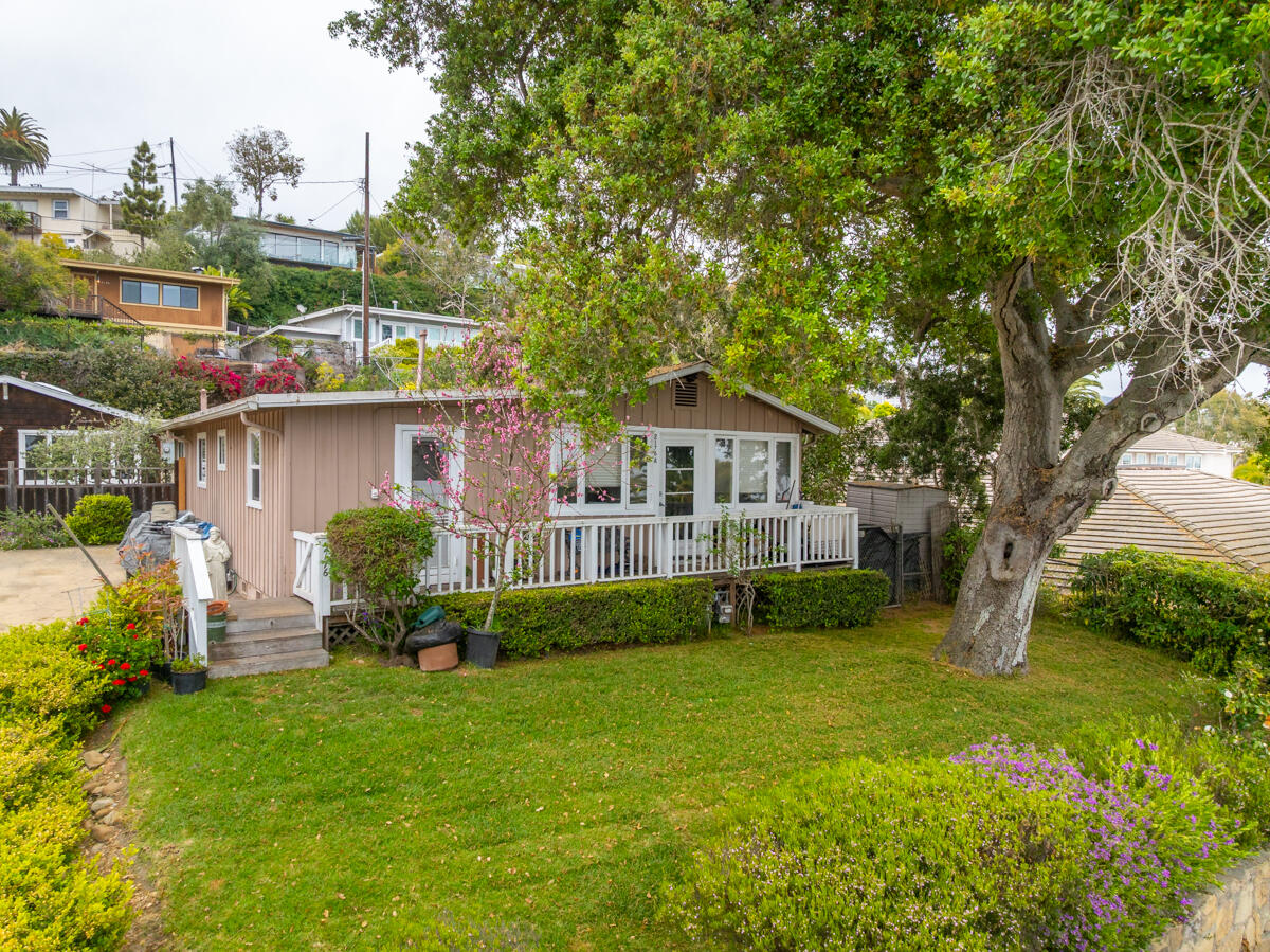 Summerland, California 93067, United States, 5 Bedrooms Bedrooms, ,2 BathroomsBathrooms,Residential,Active,177096