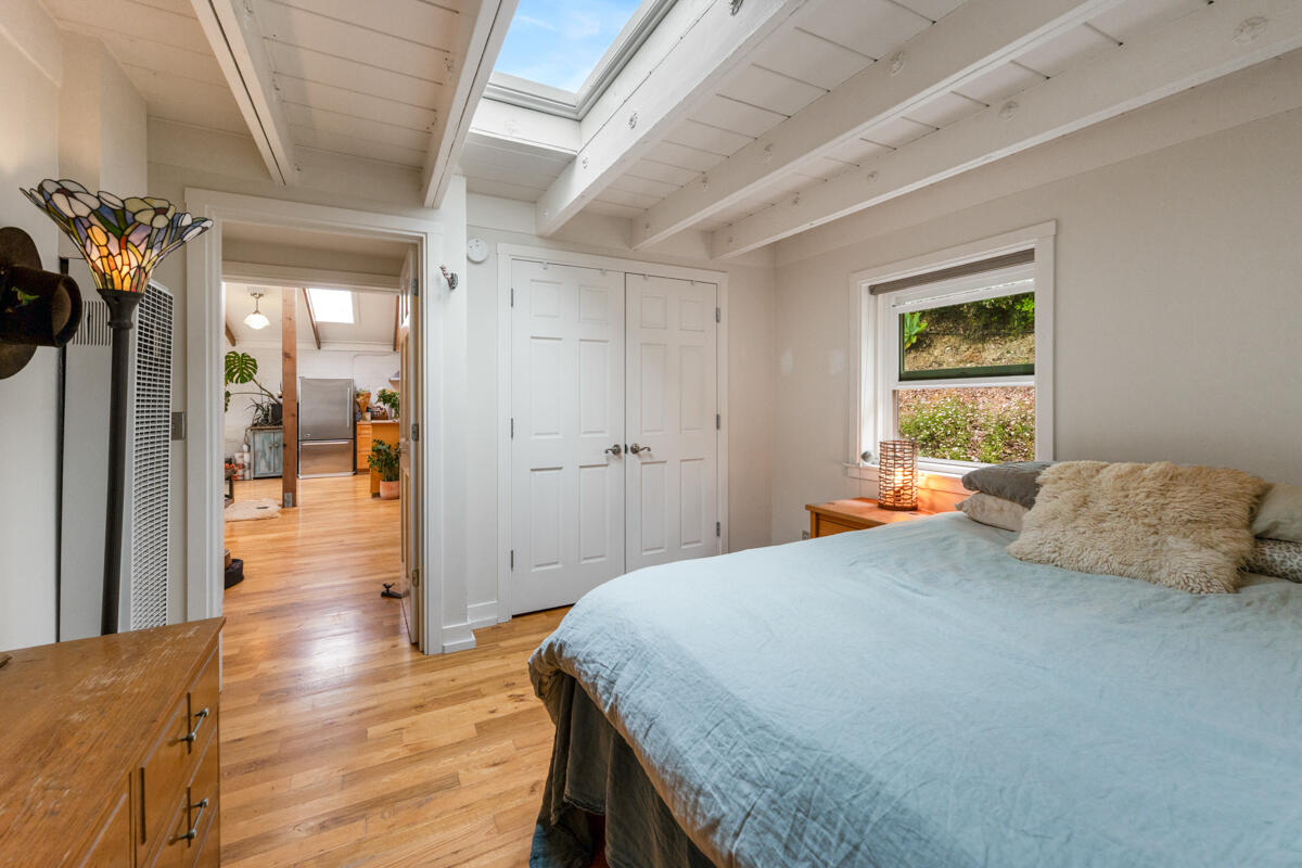 Summerland, California 93067, United States, 5 Bedrooms Bedrooms, ,2 BathroomsBathrooms,Residential,Active,177096