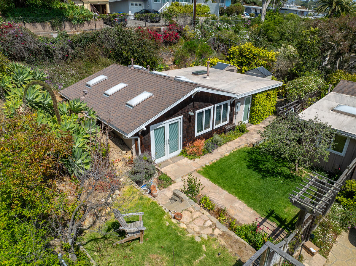 Summerland, California 93067, United States, 5 Bedrooms Bedrooms, ,2 BathroomsBathrooms,Residential,Active,177096