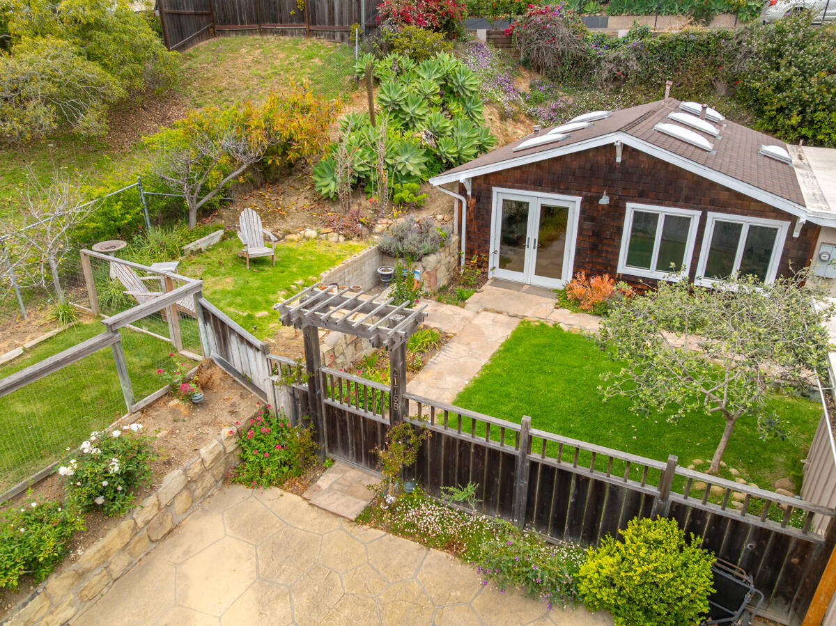 Summerland, California 93067, United States, 5 Bedrooms Bedrooms, ,2 BathroomsBathrooms,Residential,Active,177096