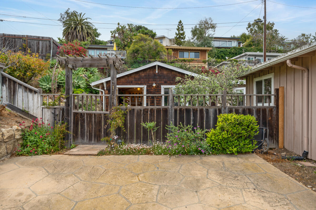 Summerland, California 93067, United States, 5 Bedrooms Bedrooms, ,2 BathroomsBathrooms,Residential,Active,177096