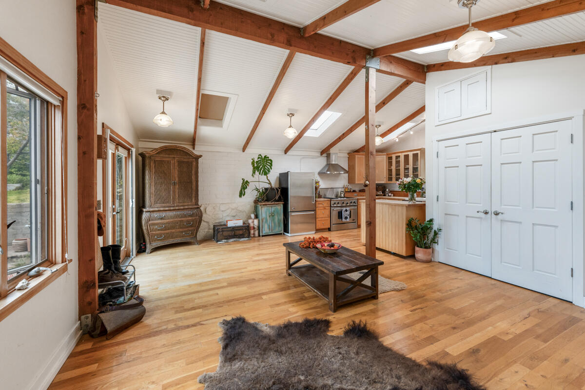 Summerland, California 93067, United States, 5 Bedrooms Bedrooms, ,2 BathroomsBathrooms,Residential,Active,177096