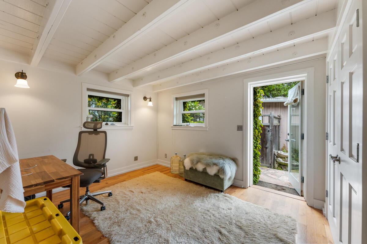 Summerland, California 93067, United States, 5 Bedrooms Bedrooms, ,2 BathroomsBathrooms,Residential,Active,177096