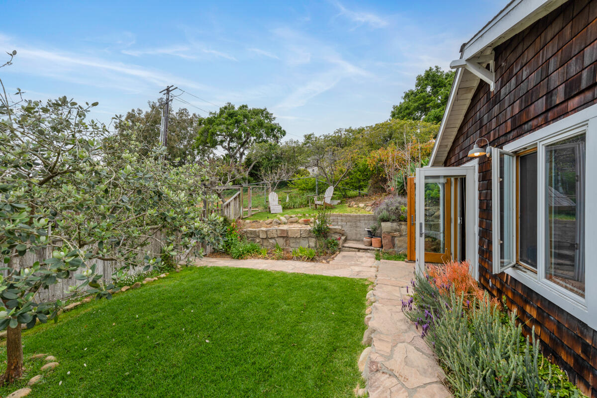 Summerland, California 93067, United States, 5 Bedrooms Bedrooms, ,2 BathroomsBathrooms,Residential,Active,177096