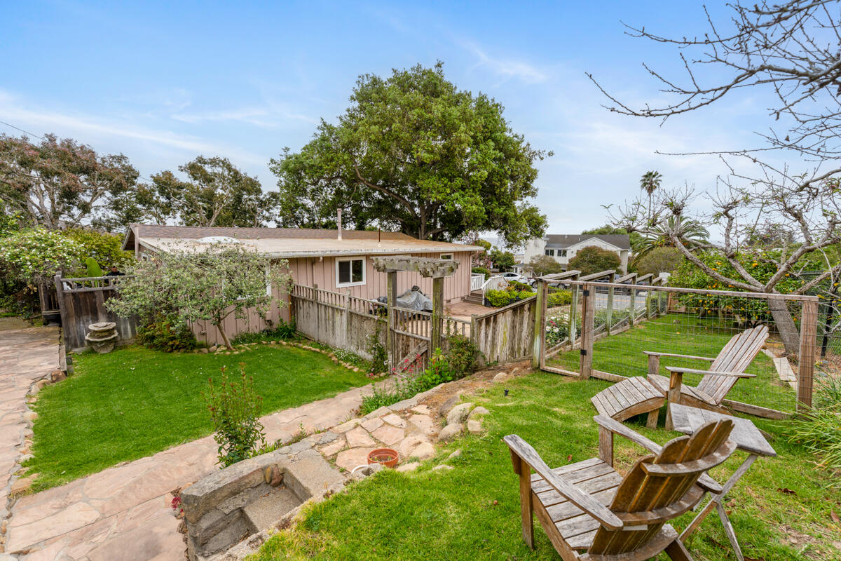 Summerland, California 93067, United States, 5 Bedrooms Bedrooms, ,2 BathroomsBathrooms,Residential,Active,177096