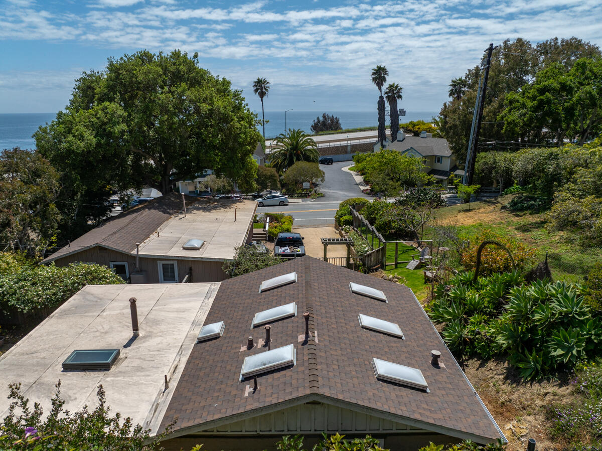 Summerland, California 93067, United States, 5 Bedrooms Bedrooms, ,2 BathroomsBathrooms,Residential,Active,177096