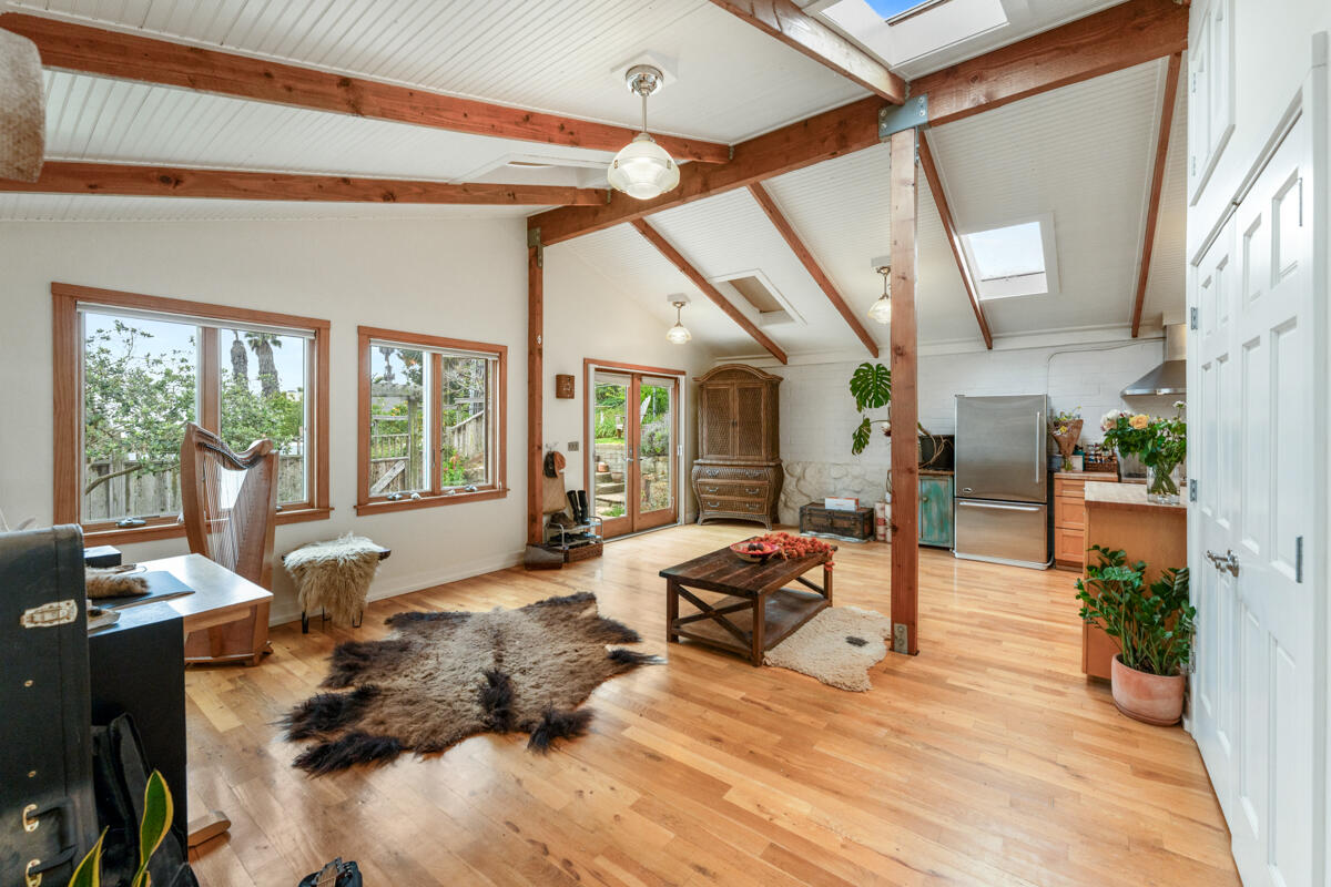 Summerland, California 93067, United States, 5 Bedrooms Bedrooms, ,2 BathroomsBathrooms,Residential,Active,177096