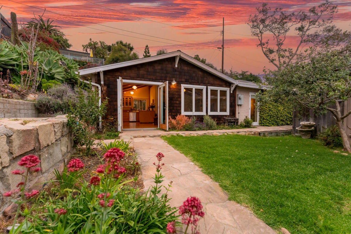 Summerland, California 93067, United States, 5 Bedrooms Bedrooms, ,2 BathroomsBathrooms,Residential,Active,177096