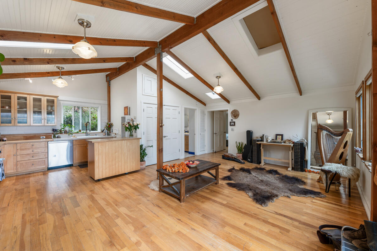 Summerland, California 93067, United States, 5 Bedrooms Bedrooms, ,2 BathroomsBathrooms,Residential,Active,177096