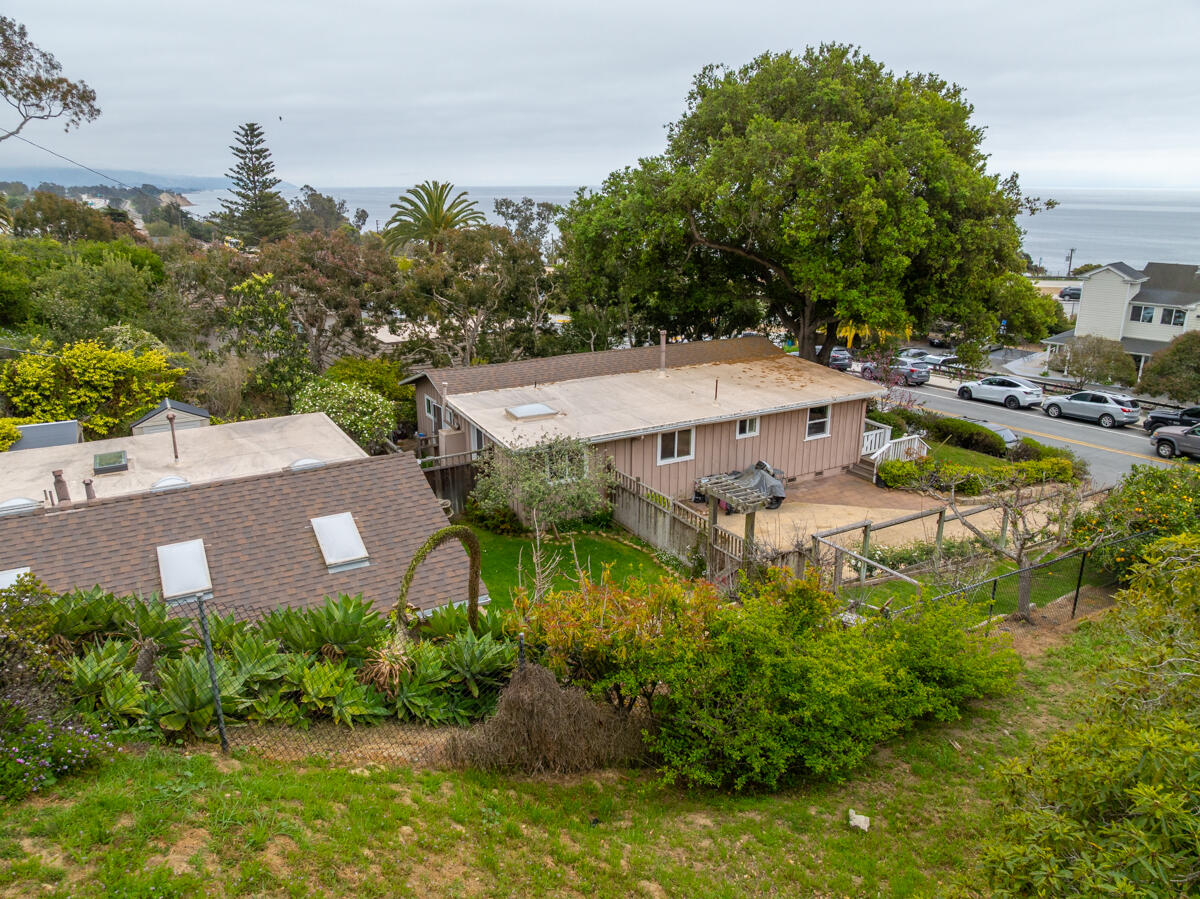 Summerland, California 93067, United States, 5 Bedrooms Bedrooms, ,2 BathroomsBathrooms,Residential,Active,177096