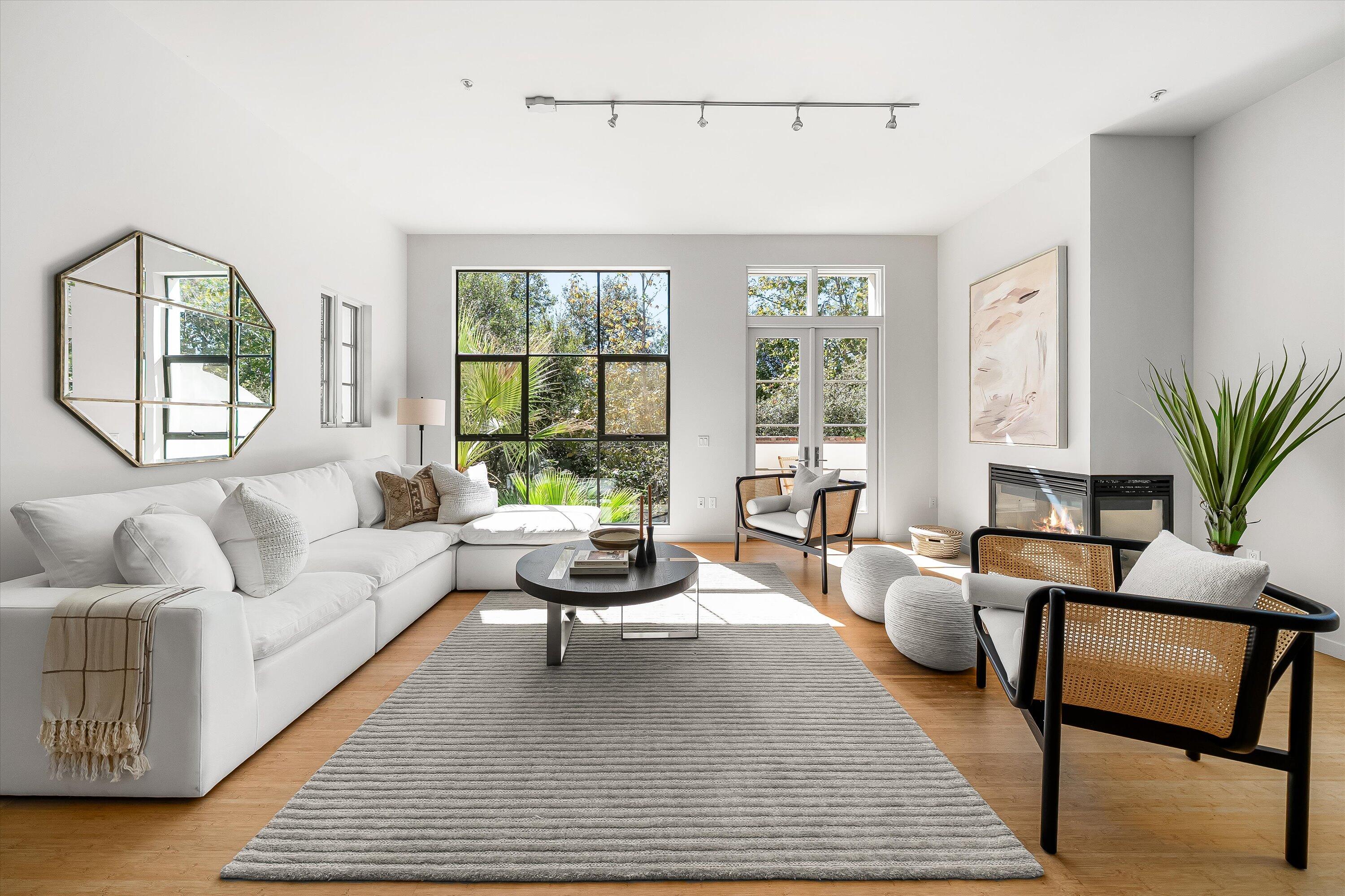 Santa Barbara, California 93101, United States, 1 Bedroom Bedrooms, ,2 BathroomsBathrooms,Residential,Active,227471