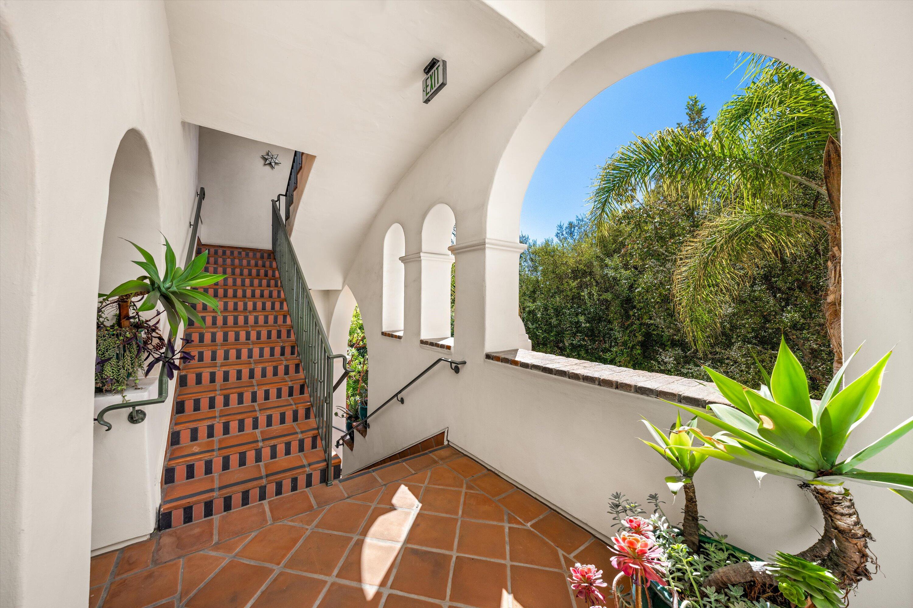 Santa Barbara, California 93101, United States, 1 Bedroom Bedrooms, ,2 BathroomsBathrooms,Residential,Active,227471