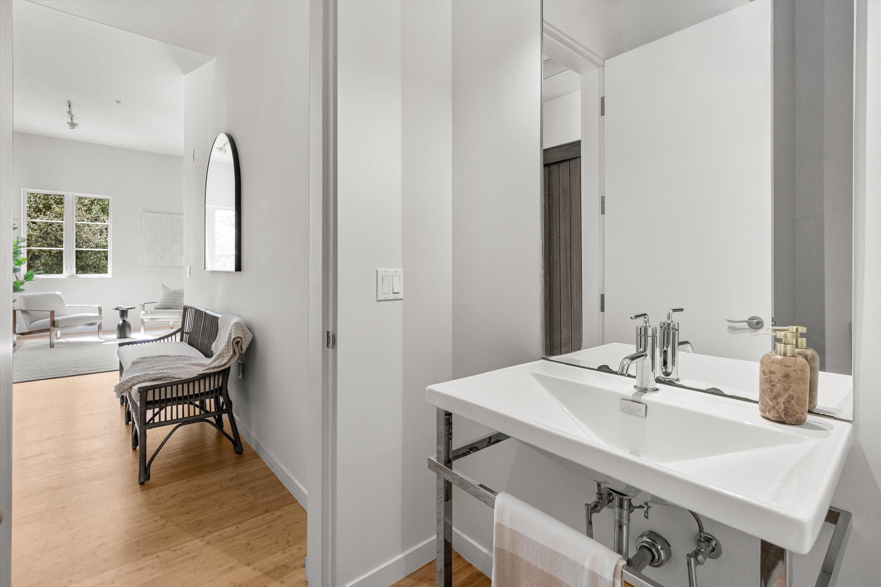 Santa Barbara, California 93101, United States, 1 Bedroom Bedrooms, ,2 BathroomsBathrooms,Residential,Active,227471