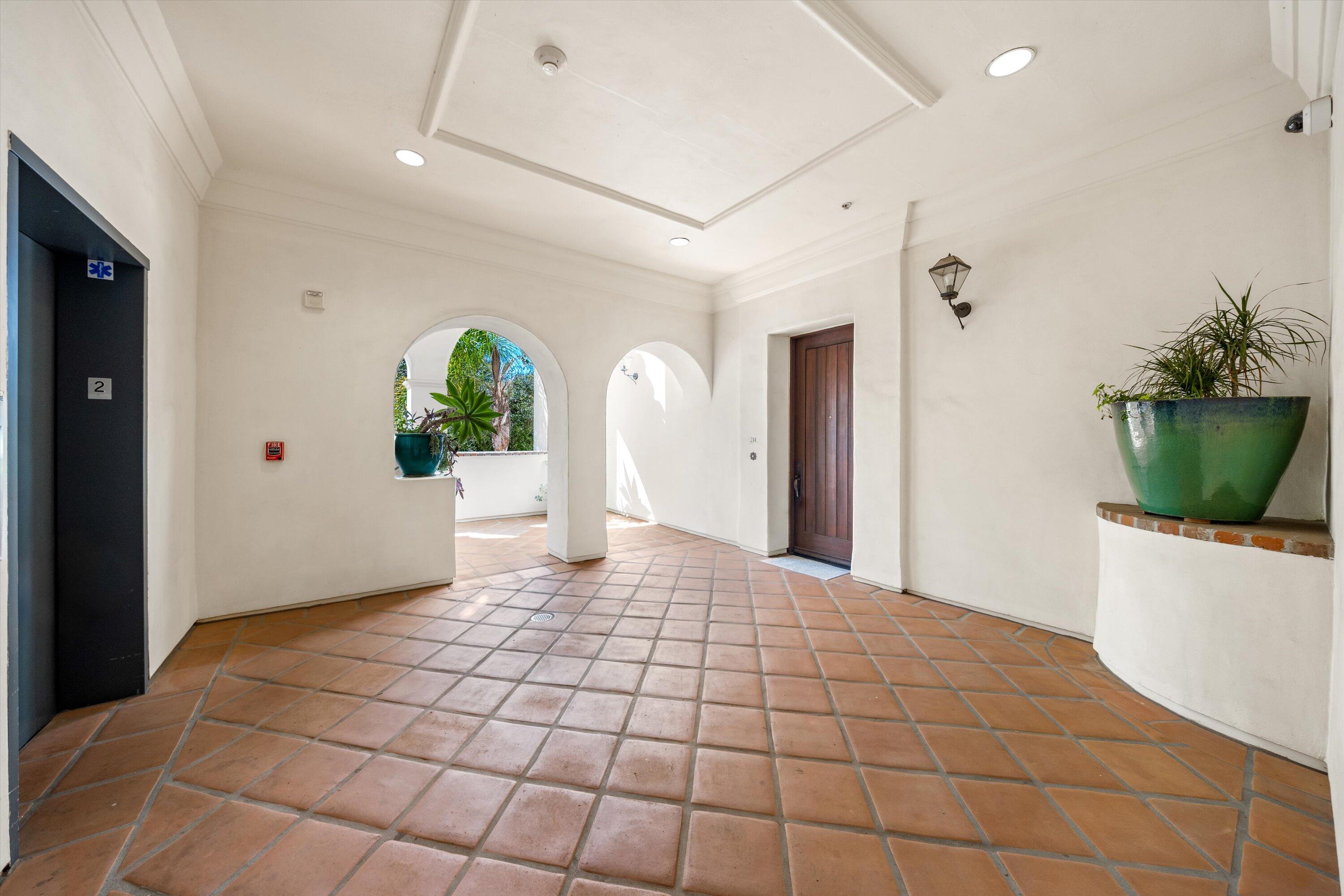 Santa Barbara, California 93101, United States, 1 Bedroom Bedrooms, ,2 BathroomsBathrooms,Residential,Active,227471