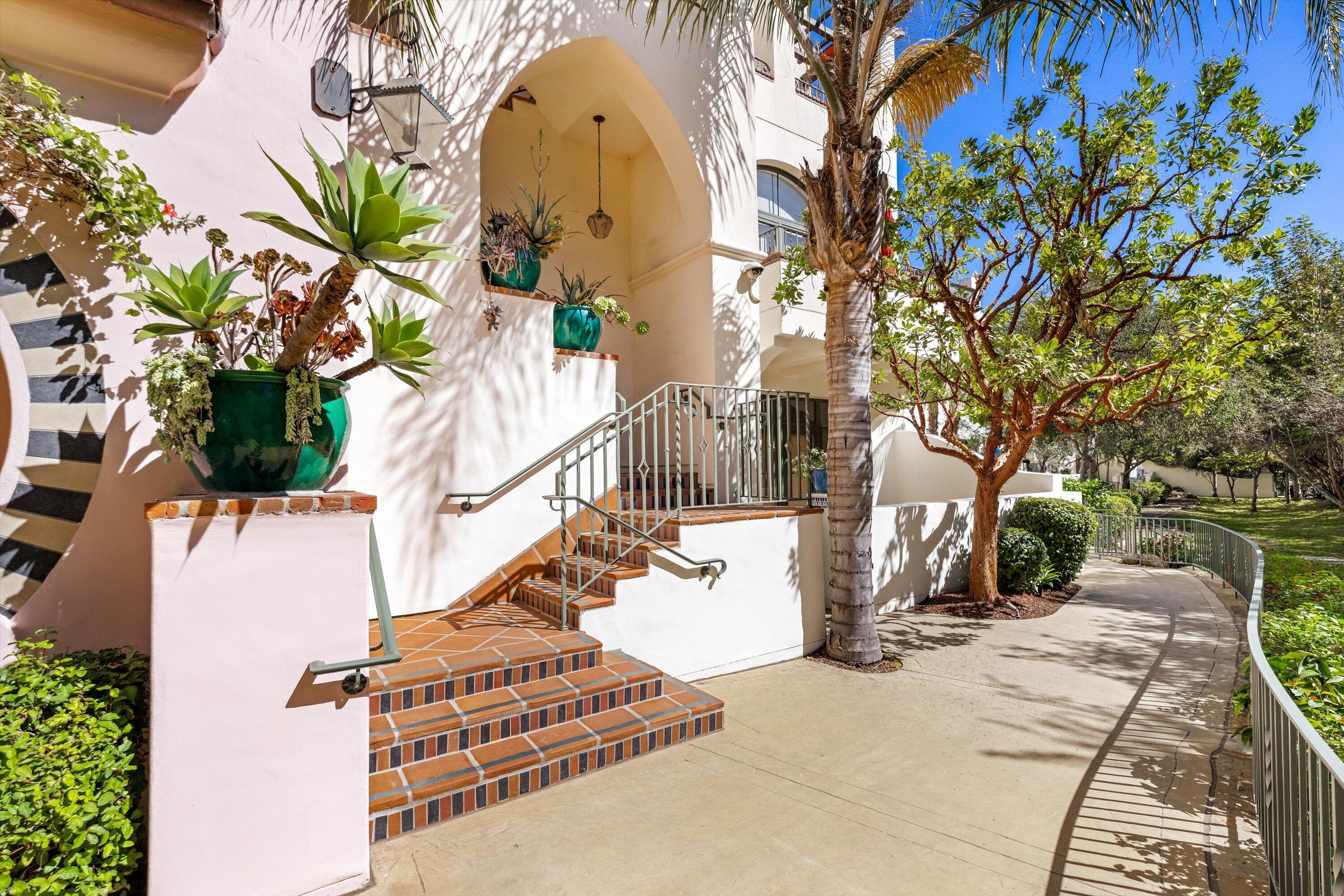 Santa Barbara, California 93101, United States, 1 Bedroom Bedrooms, ,2 BathroomsBathrooms,Residential,Active,227471