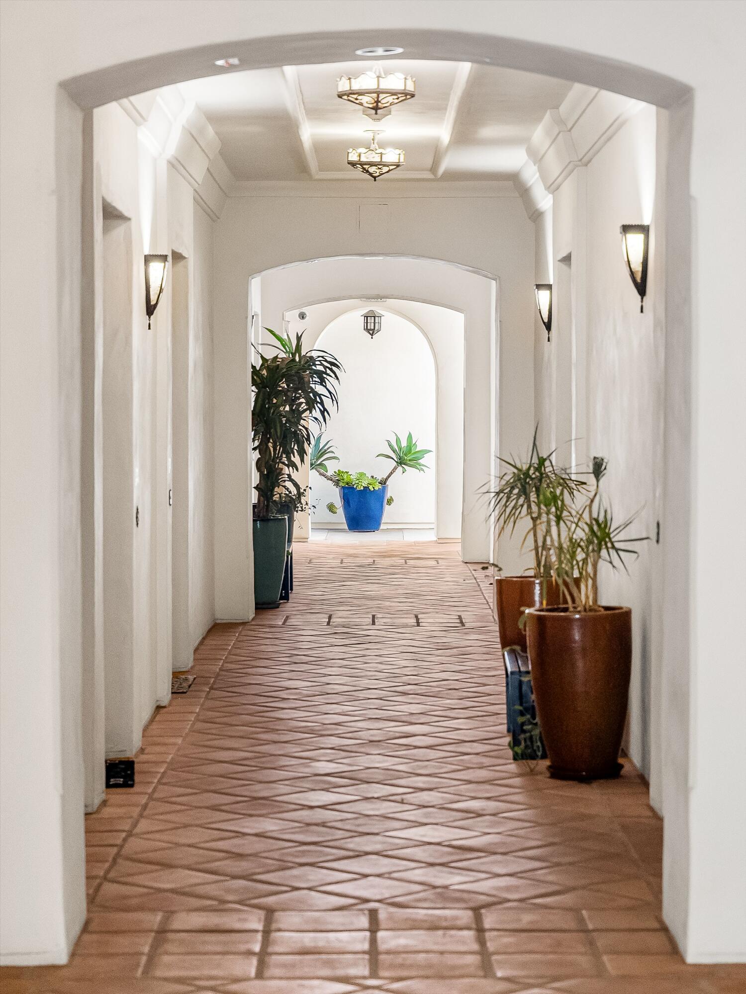 Santa Barbara, California 93101, United States, 1 Bedroom Bedrooms, ,2 BathroomsBathrooms,Residential,Active,227471