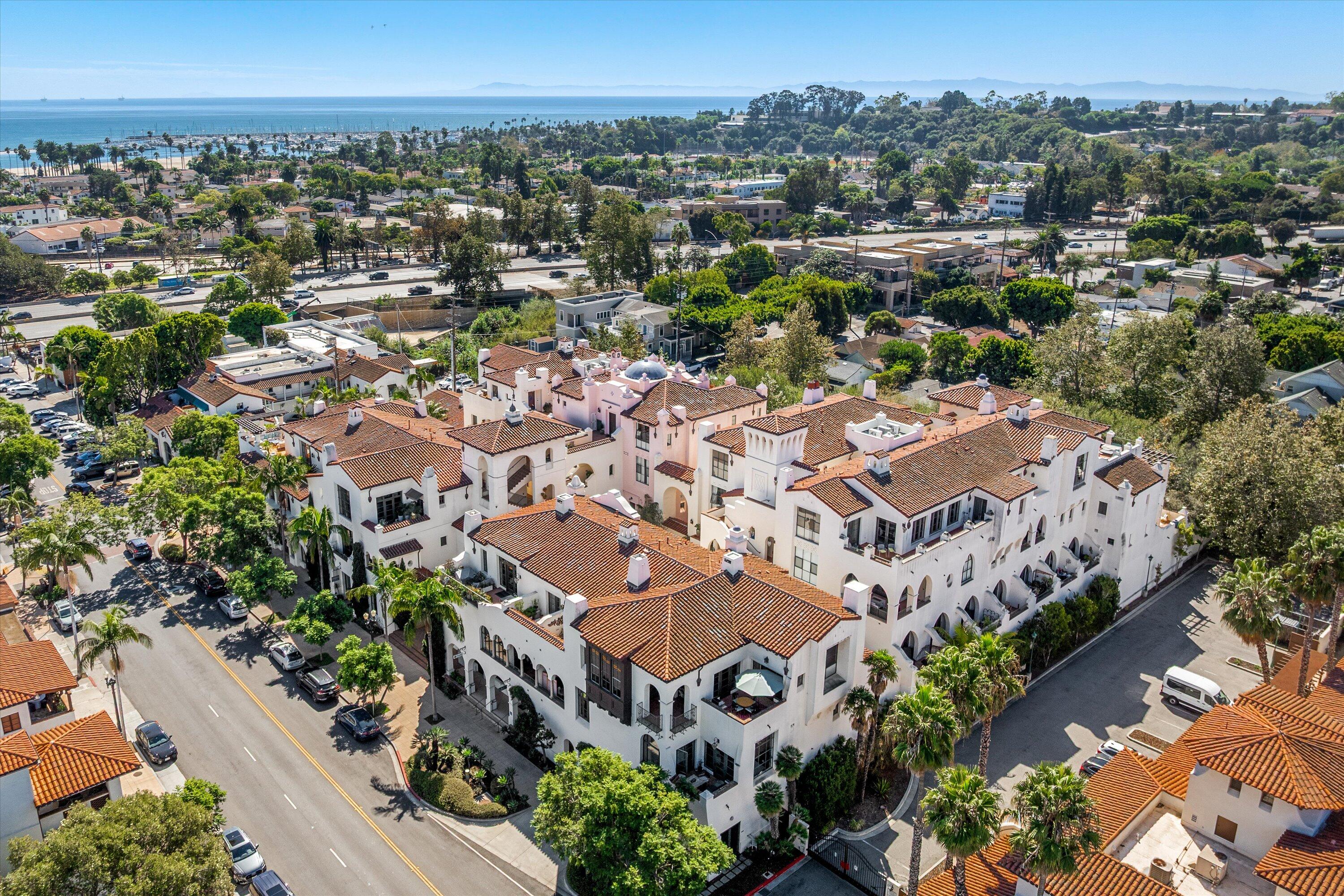Santa Barbara, California 93101, United States, 1 Bedroom Bedrooms, ,2 BathroomsBathrooms,Residential,Active,227471