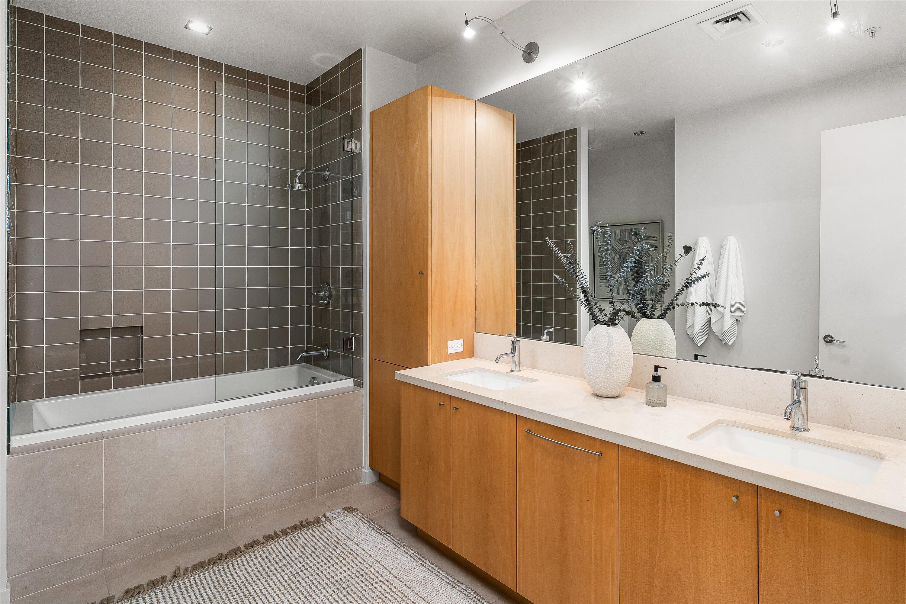 Santa Barbara, California 93101, United States, 1 Bedroom Bedrooms, ,2 BathroomsBathrooms,Residential,Active,227471