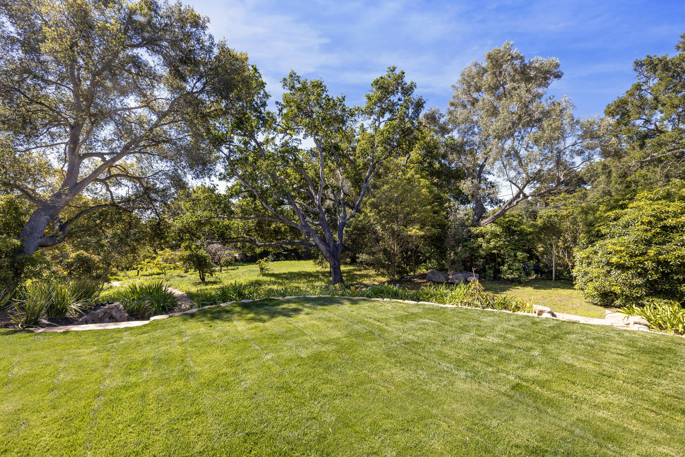 Montecito, California 93108, United States, 2 Bedrooms Bedrooms, ,2 BathroomsBathrooms,Residential,Active,96324