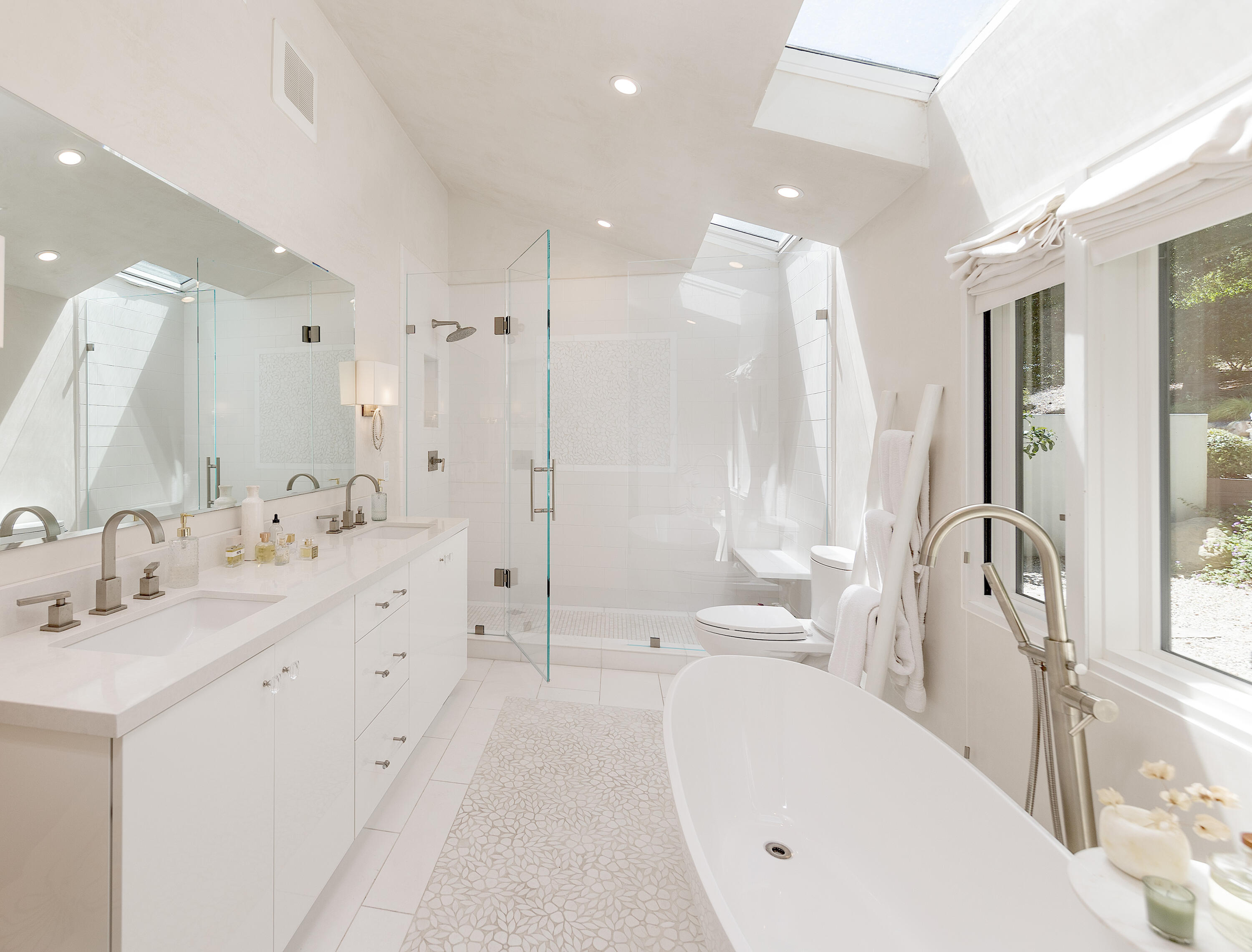 Santa Barbara, California 93108, United States, 3 Bedrooms Bedrooms, ,3 BathroomsBathrooms,Residential,Pending,46649