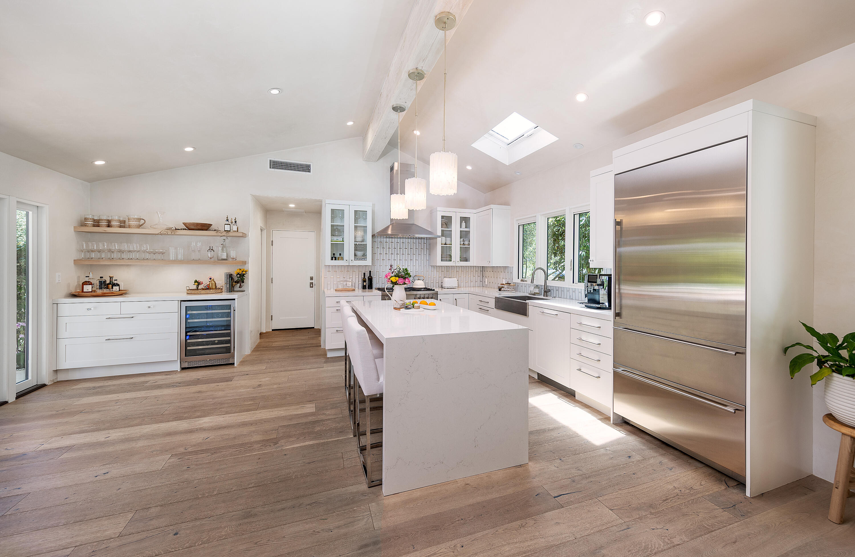 Santa Barbara, California 93108, United States, 3 Bedrooms Bedrooms, ,3 BathroomsBathrooms,Residential,Pending,46649