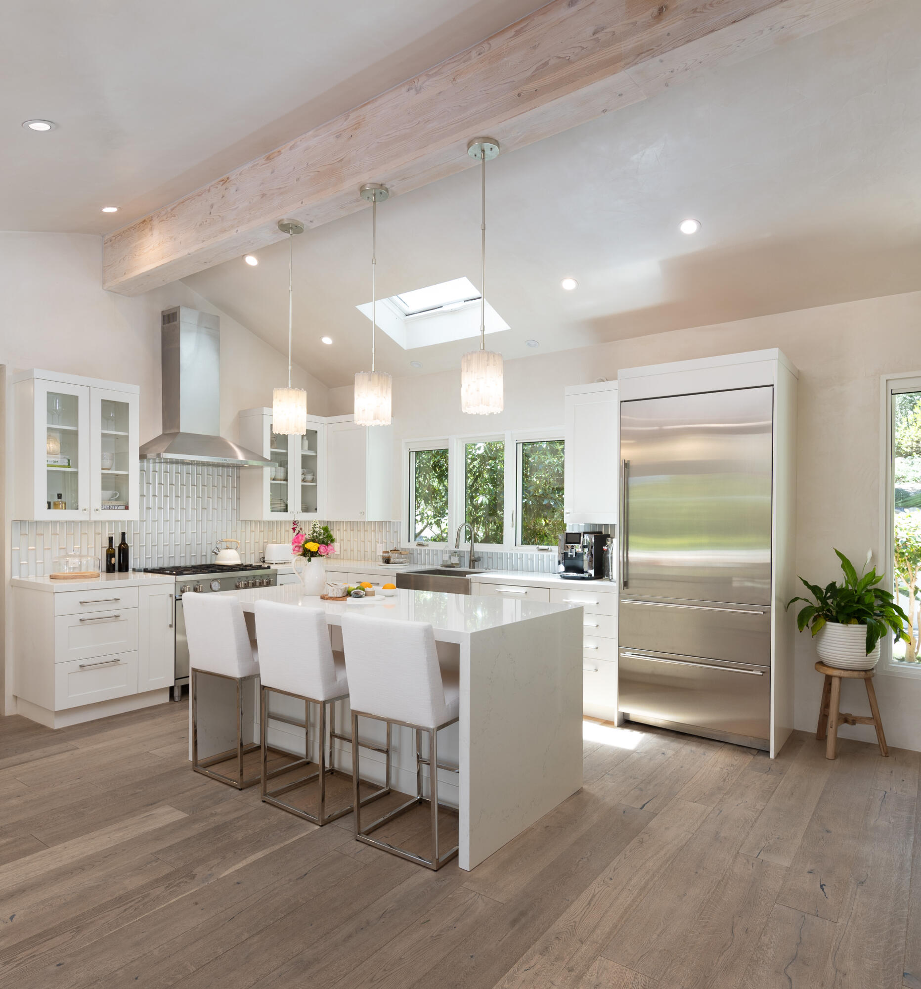 Santa Barbara, California 93108, United States, 3 Bedrooms Bedrooms, ,3 BathroomsBathrooms,Residential,Pending,46649