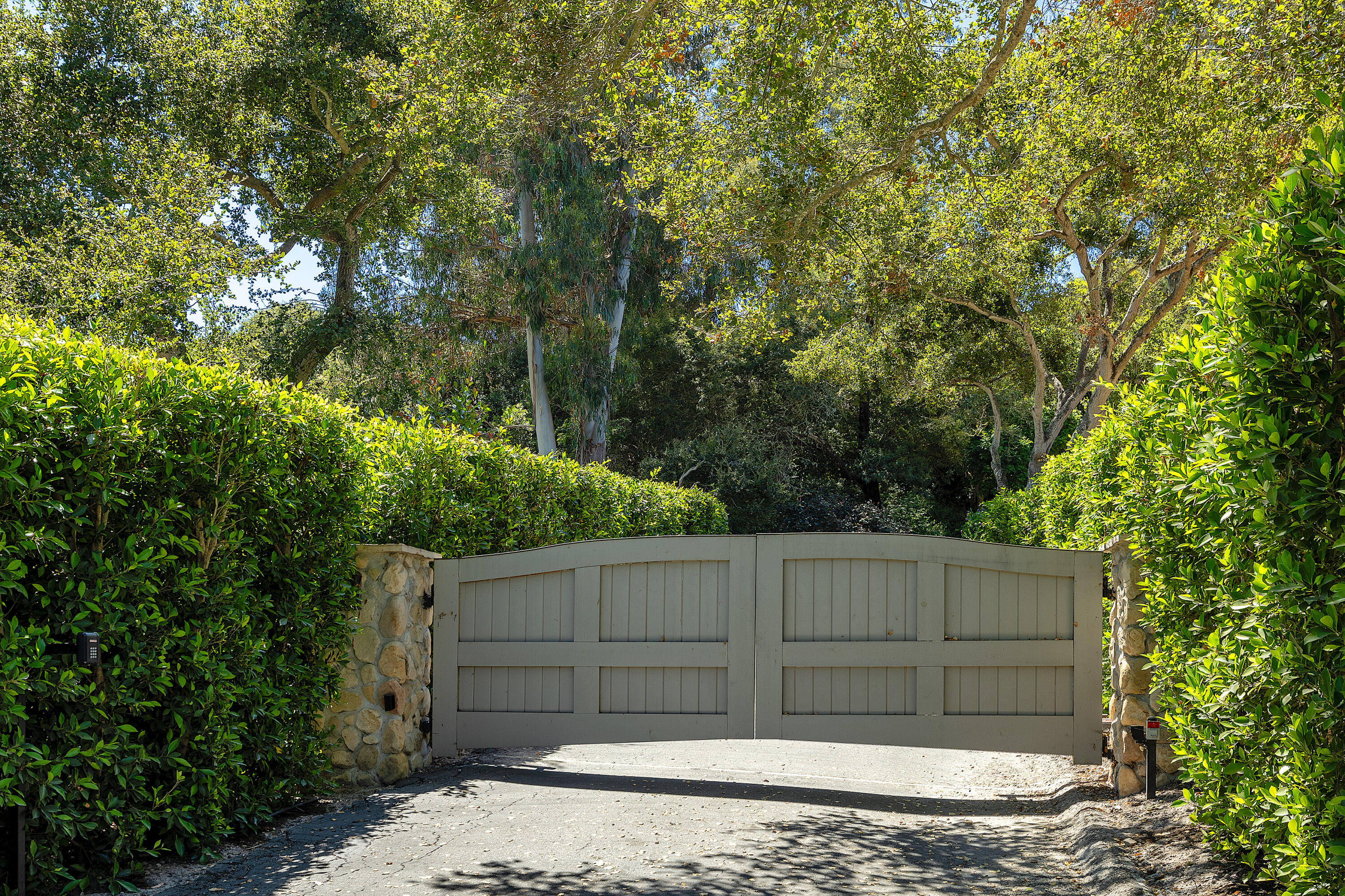 Santa Barbara, California 93108, United States, 3 Bedrooms Bedrooms, ,3 BathroomsBathrooms,Residential,Pending,46649